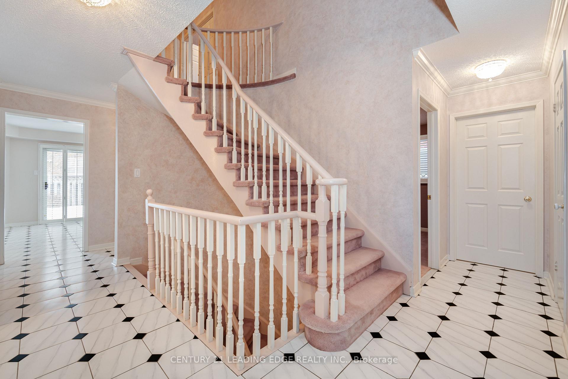 Photo 25 of 14 Edgecroft Trail, Vaughan, Brownridge — HOMEH