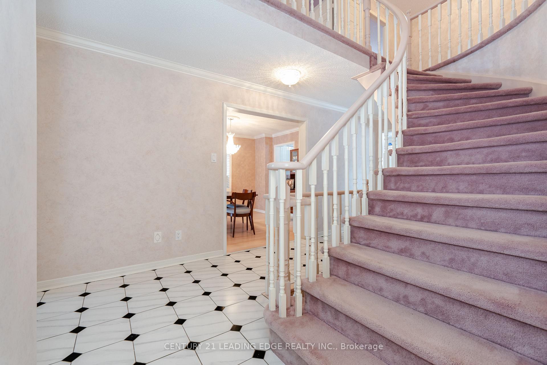 Photo 29 of 14 Edgecroft Trail, Vaughan, Brownridge — HOMEH