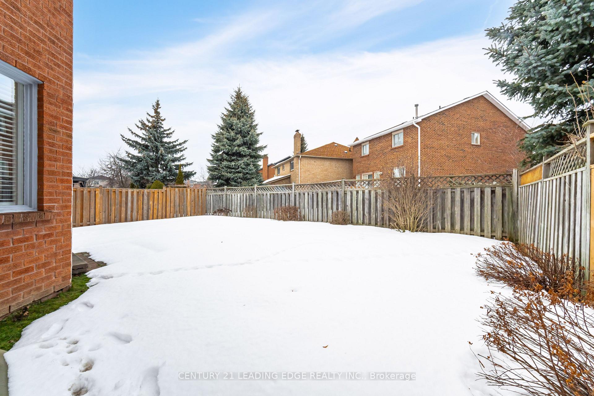 Photo 44 of 14 Edgecroft Trail, Vaughan, Brownridge — HOMEH