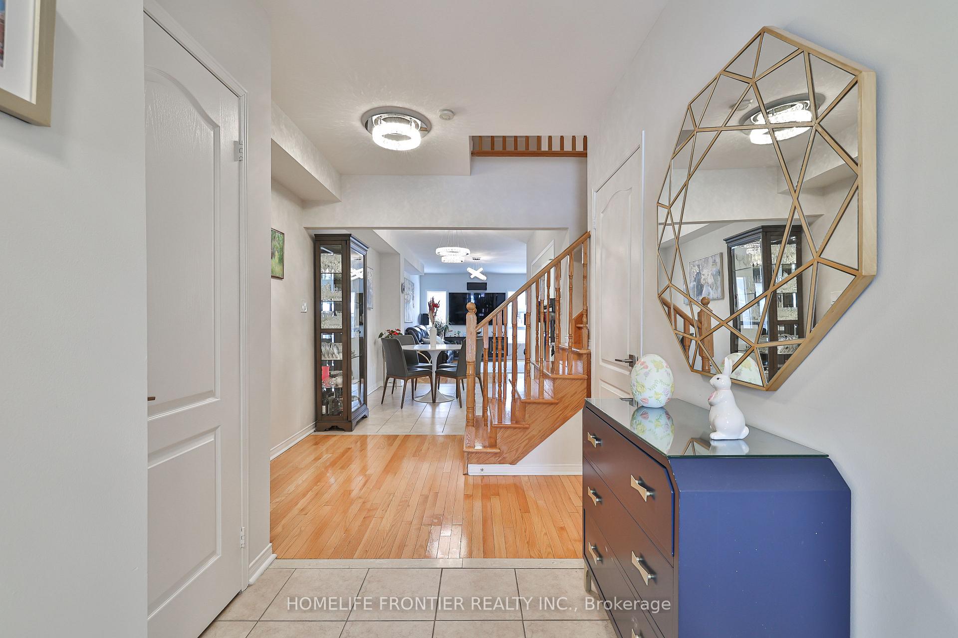 Photo 4 of 88 Penderwick Crescent, Vaughan, Vellore Village — HOMEH