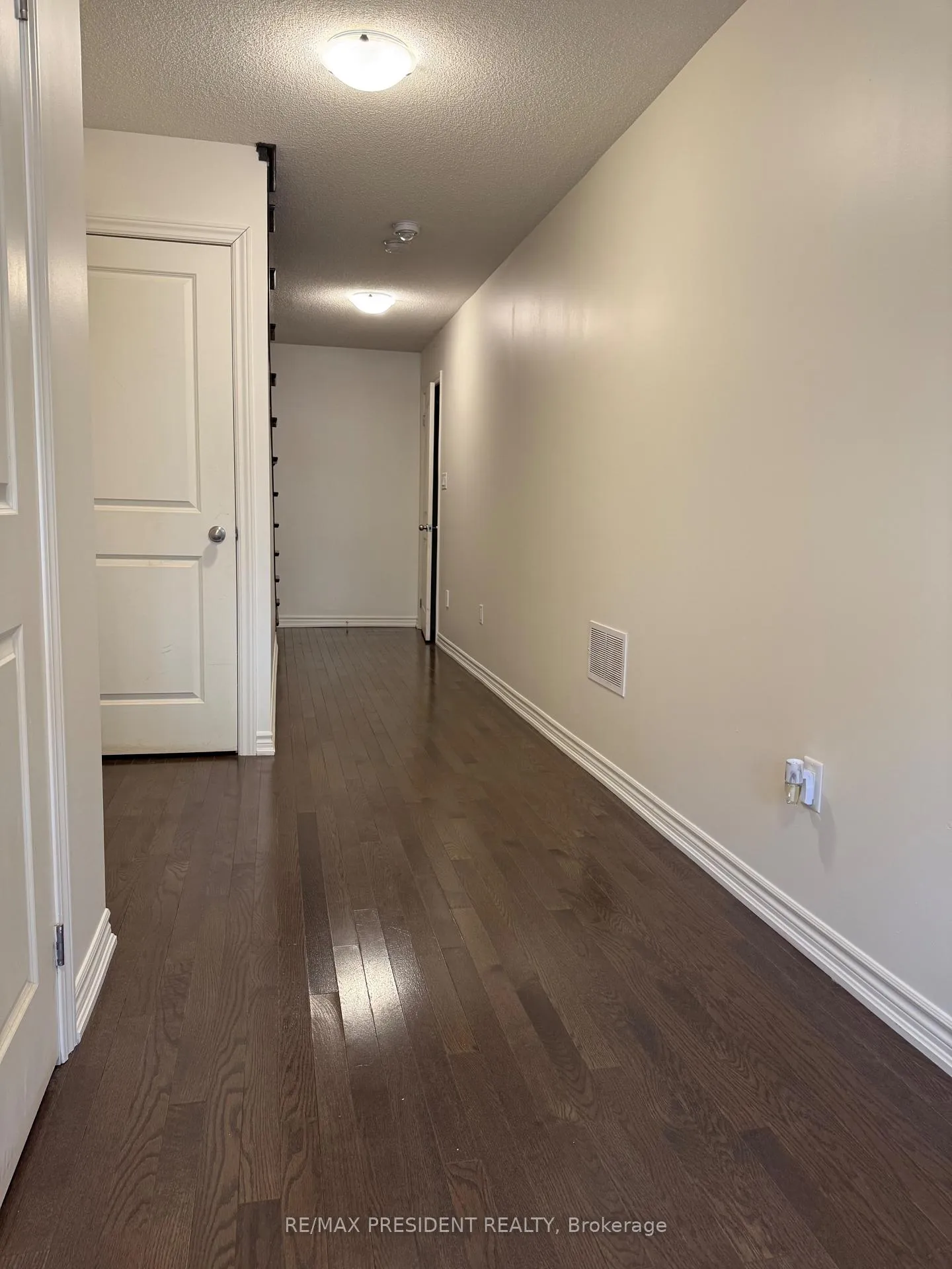 Photo 4 of 27 Arrowview Drive, Brampton, Northwest Brampton — HOMEH