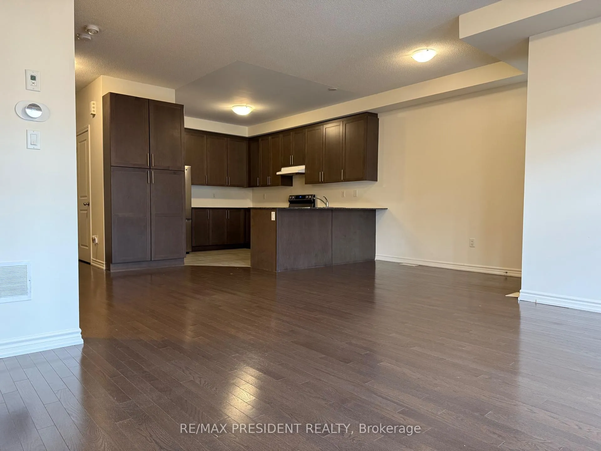 Photo 6 of 27 Arrowview Drive, Brampton, Northwest Brampton — HOMEH