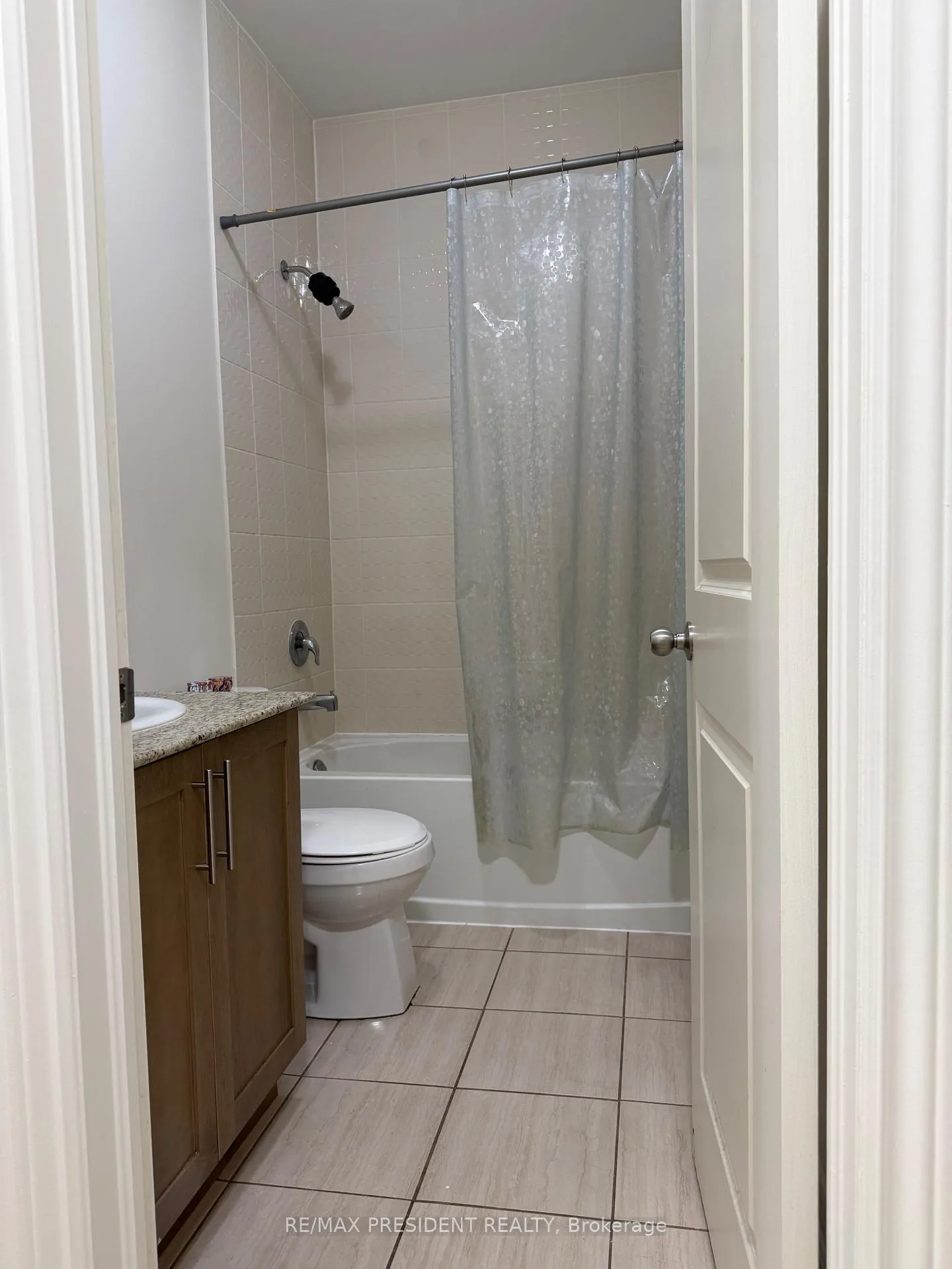 Photo 13 of 27 Arrowview Drive, Brampton, Northwest Brampton — HOMEH