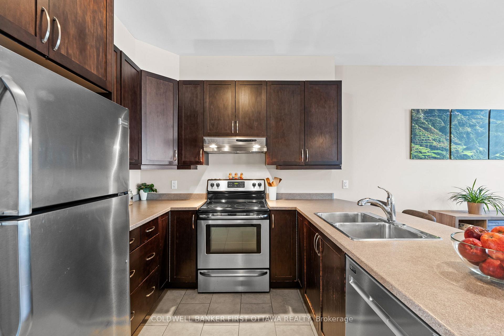Photo 9 of 982 Hooper Street, Ottawa, Carlington — HOMEH