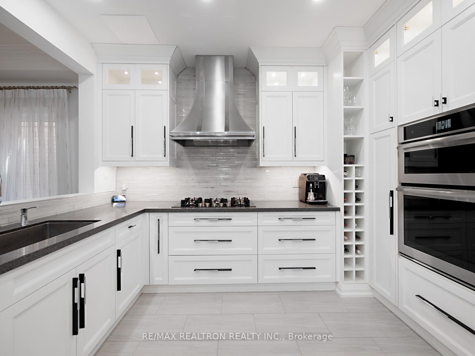 Photo 2 of 132 Oakhurst Drive, Vaughan, Beverley Glen — HOMEH