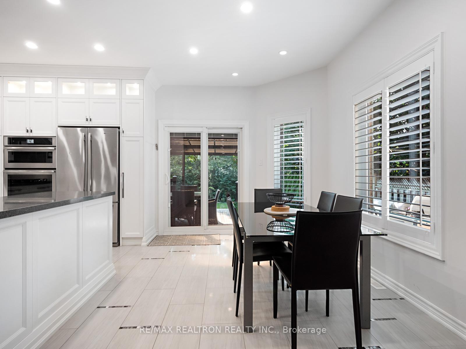 Photo 5 of 132 Oakhurst Drive, Vaughan, Beverley Glen — HOMEH