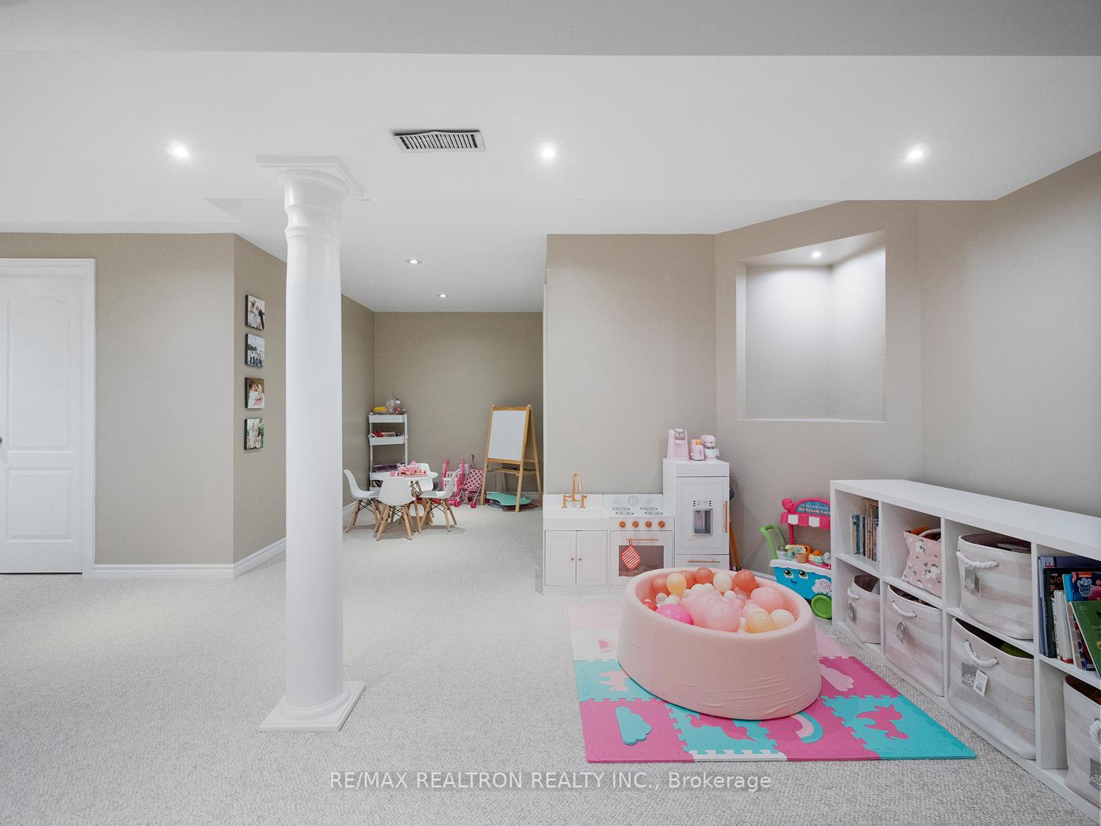 Photo 25 of 132 Oakhurst Drive, Vaughan, Beverley Glen — HOMEH