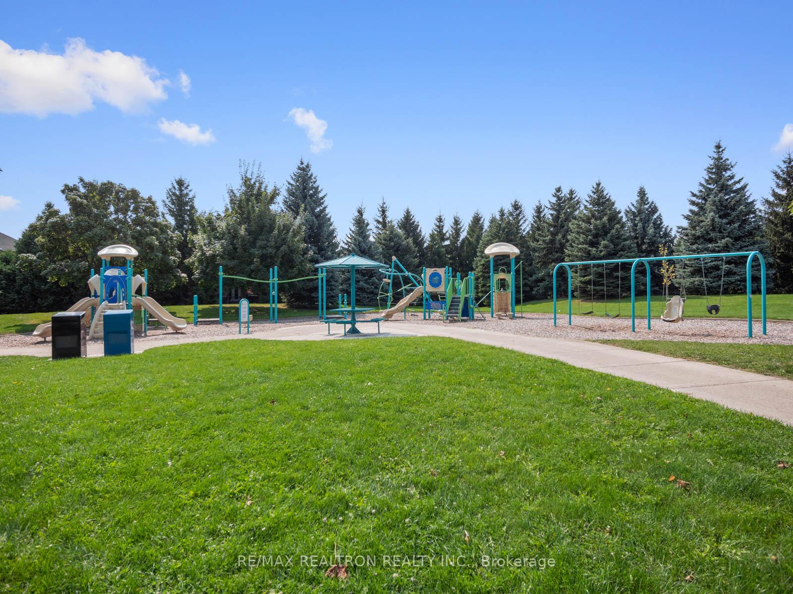 Photo 32 of 132 Oakhurst Drive, Vaughan, Beverley Glen — HOMEH