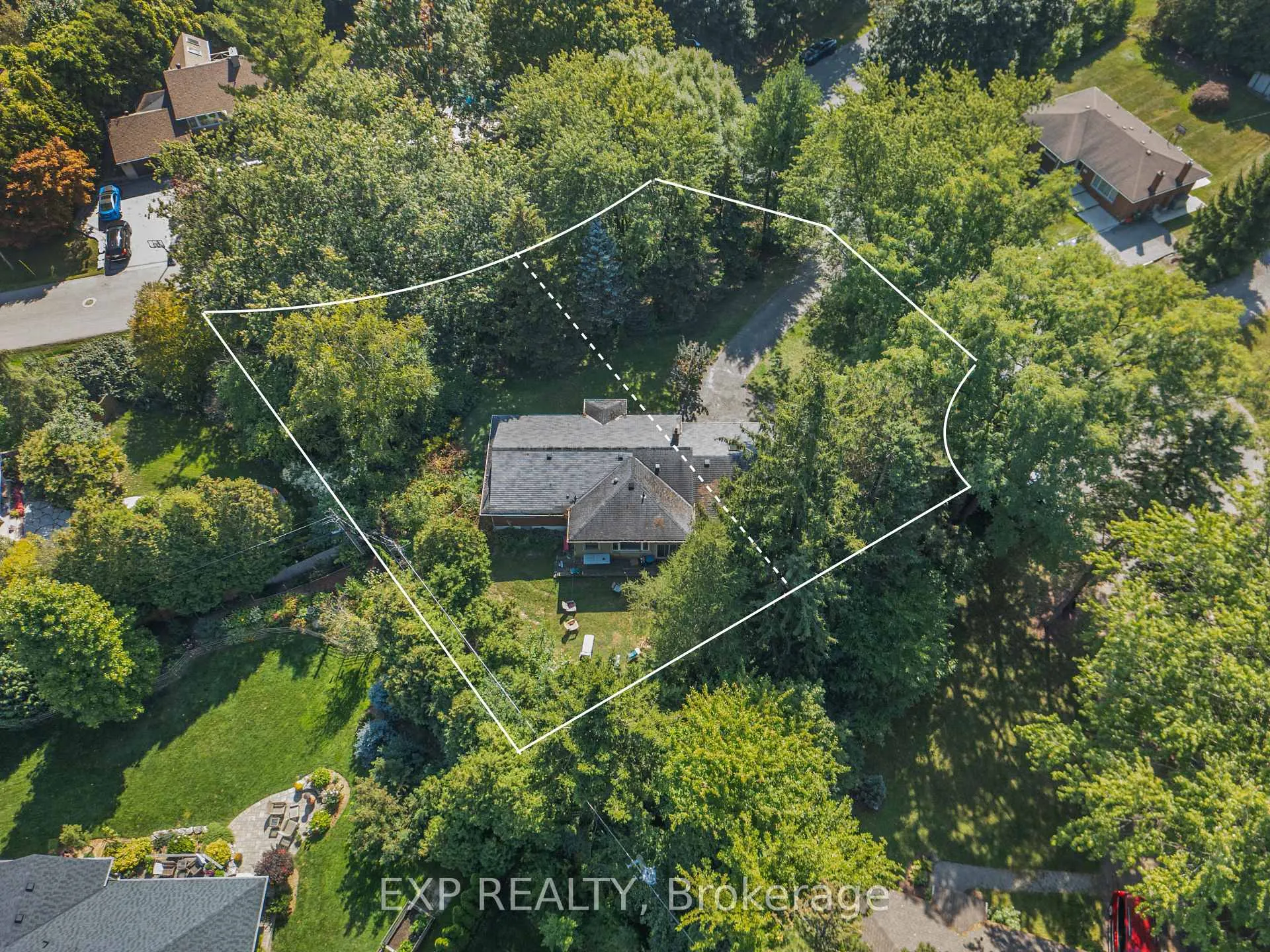 Photo 2 of 376 Philip Place, Hamilton, Ancaster — HOMEH