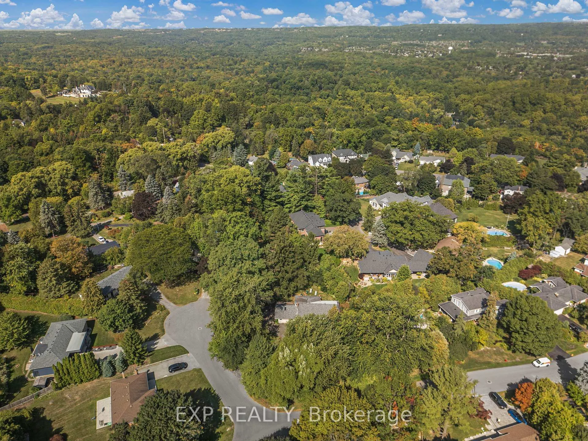 Photo 8 of 376 Philip Place, Hamilton, Ancaster — HOMEH