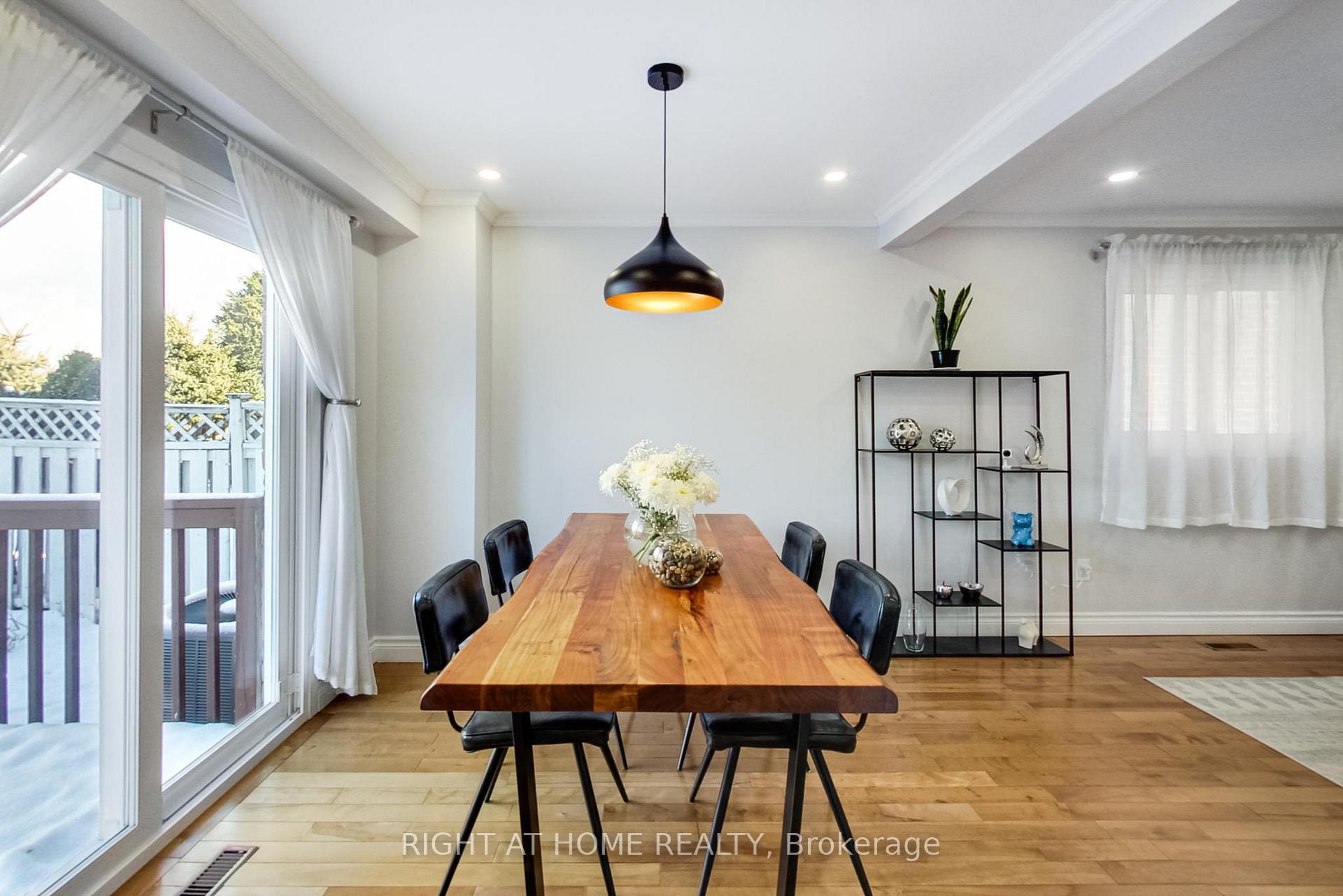 Photo 8 of 101 Bradbeer Crescent, Vaughan, Crestwood-Springfarm-Yorkhill — HOMEH