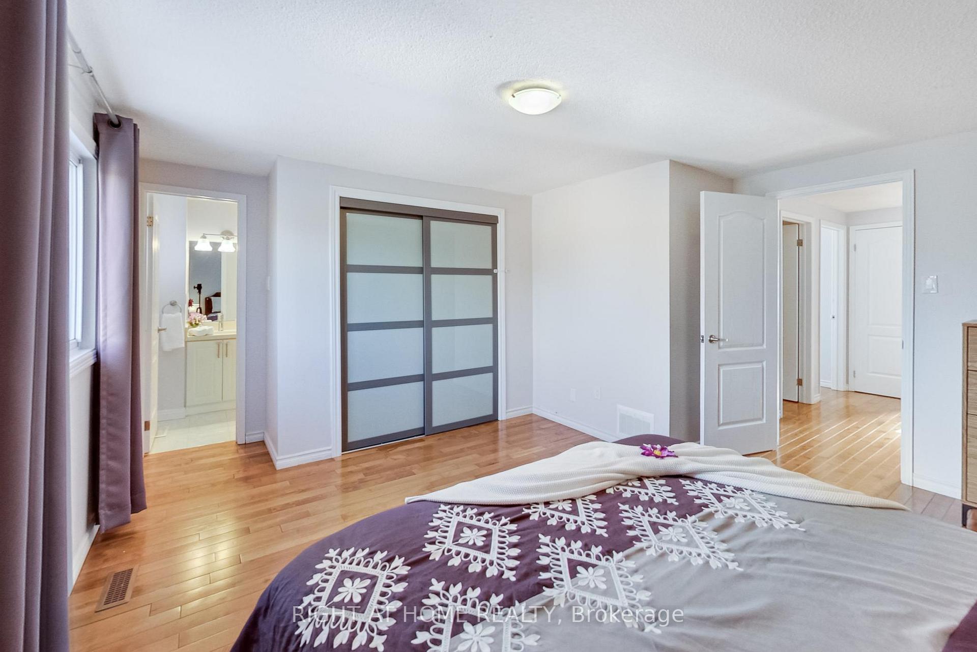 Photo 18 of 101 Bradbeer Crescent, Vaughan, Crestwood-Springfarm-Yorkhill — HOMEH
