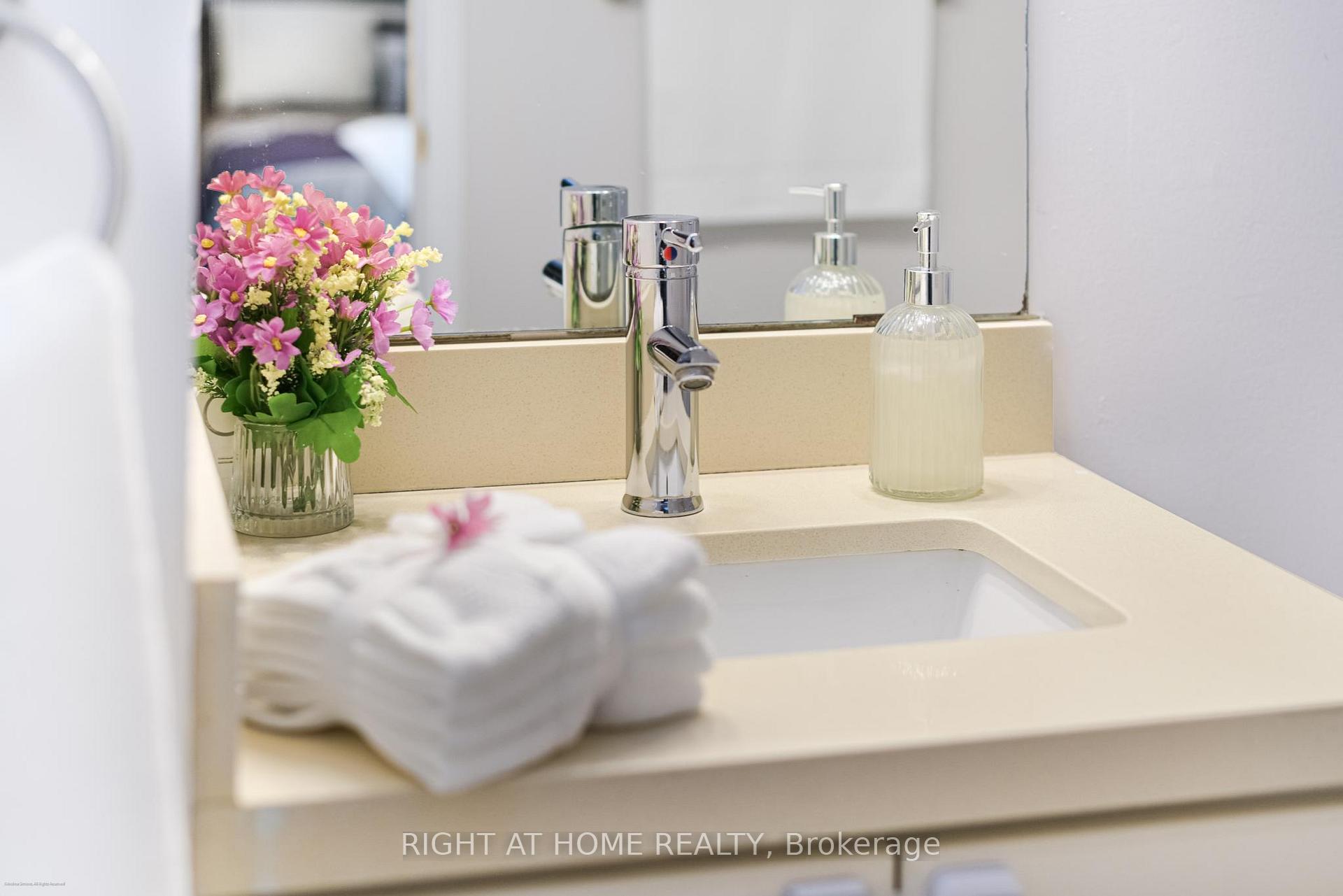 Photo 19 of 101 Bradbeer Crescent, Vaughan, Crestwood-Springfarm-Yorkhill — HOMEH