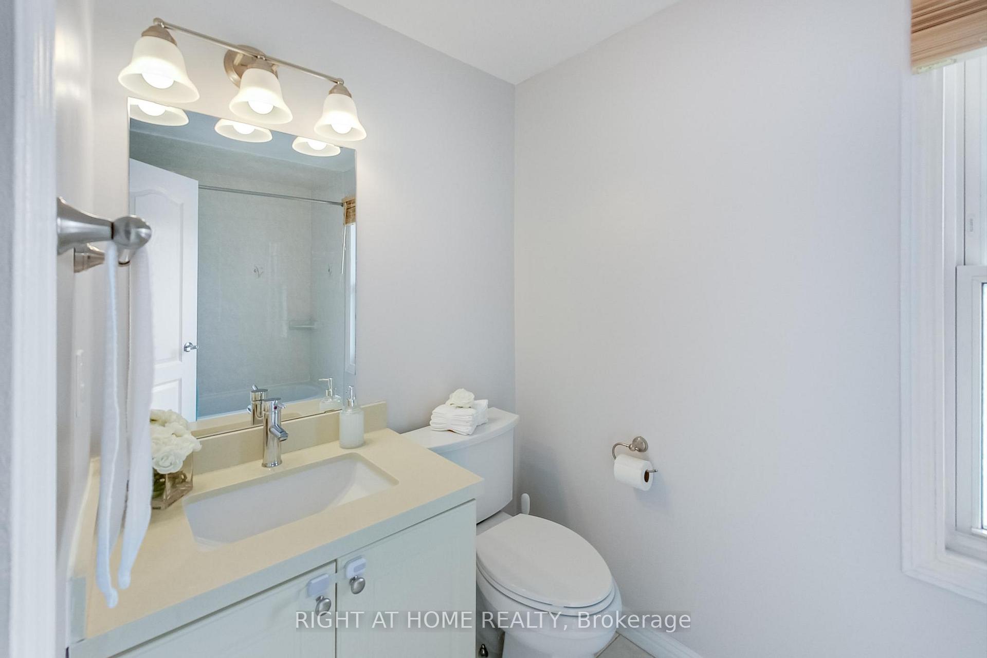 Photo 22 of 101 Bradbeer Crescent, Vaughan, Crestwood-Springfarm-Yorkhill — HOMEH