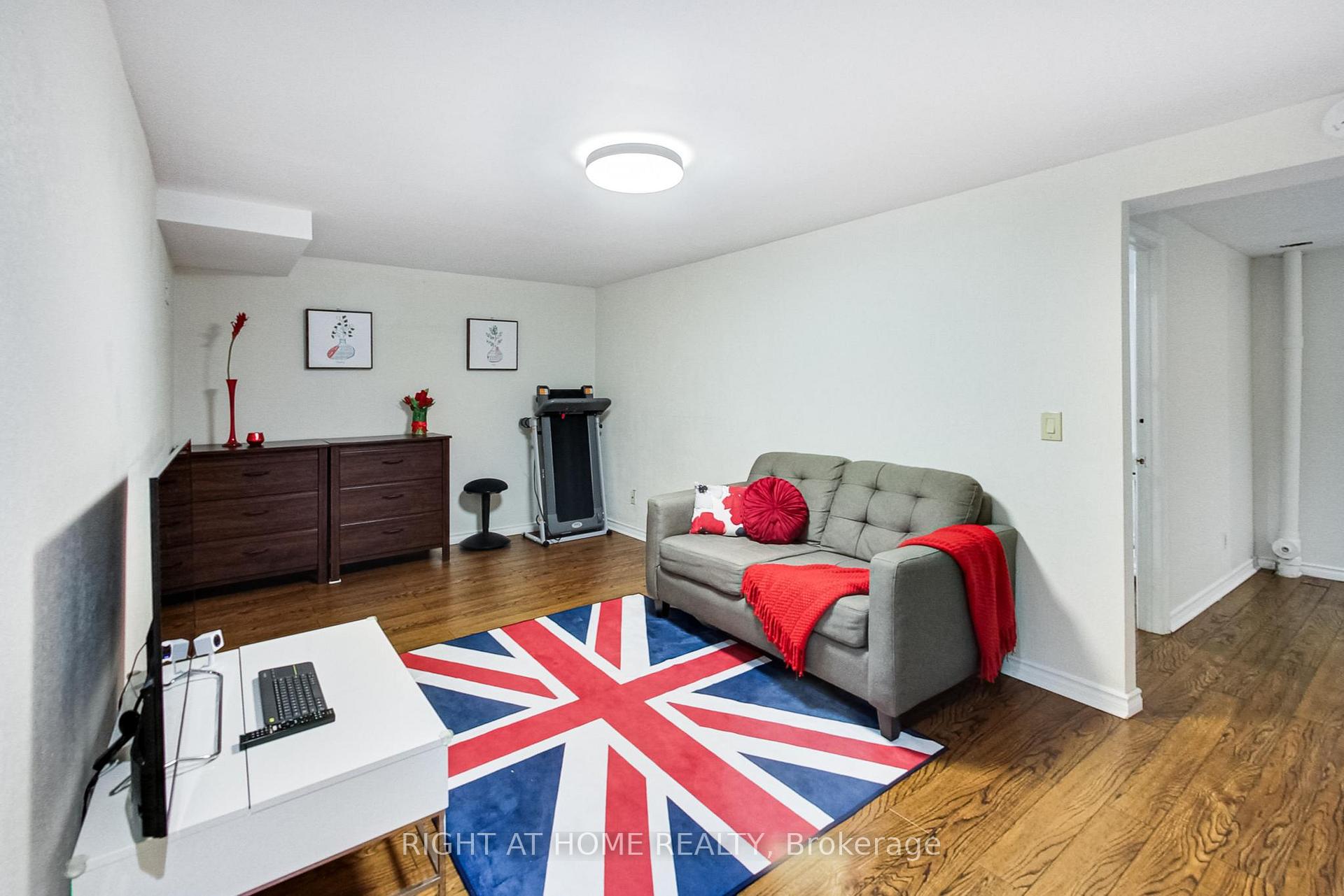 Photo 23 of 101 Bradbeer Crescent, Vaughan, Crestwood-Springfarm-Yorkhill — HOMEH