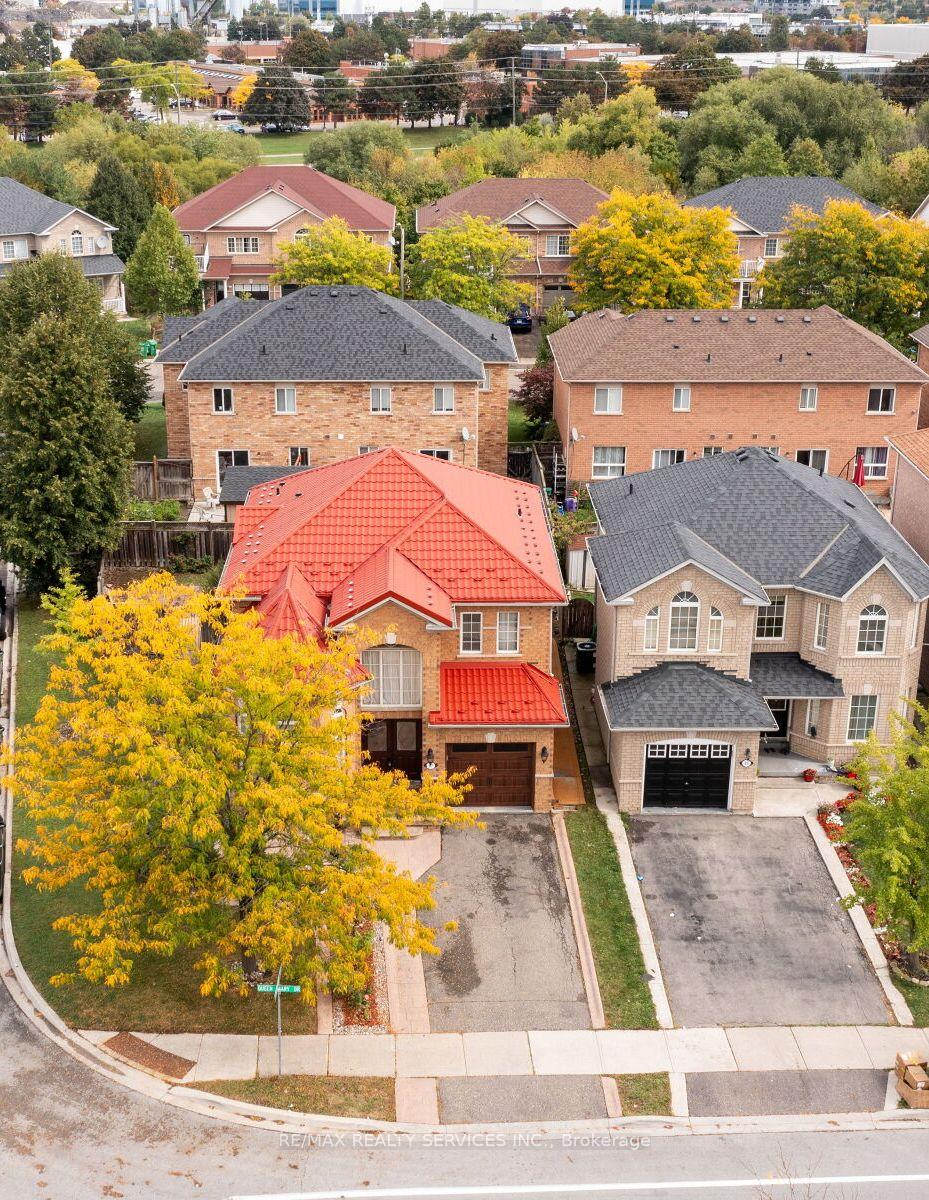 Photo 3 of 87 Queen Mary Drive, Brampton, Fletcher's Meadow — HOMEH