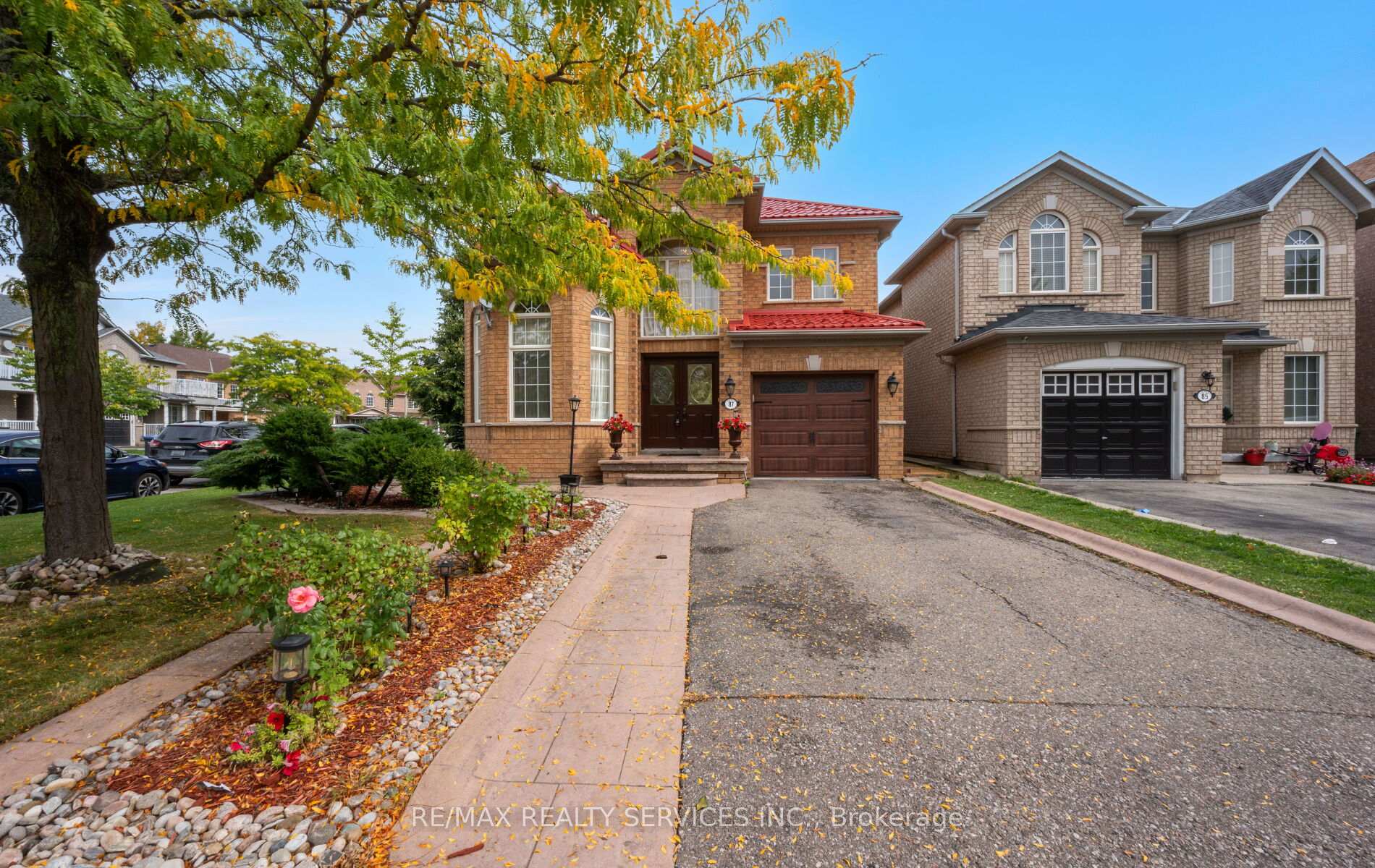 Photo 4 of 87 Queen Mary Drive, Brampton, Fletcher's Meadow — HOMEH