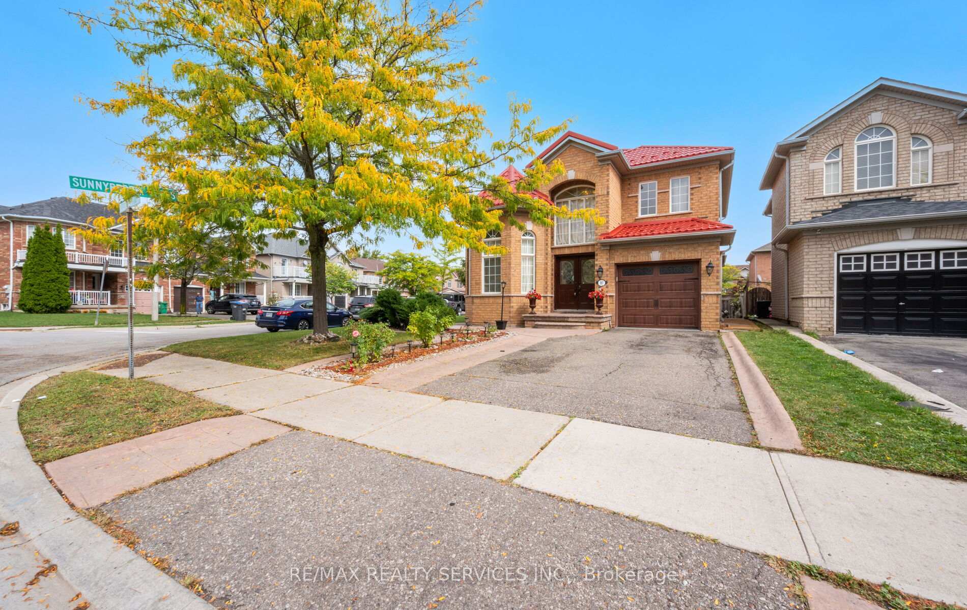 Photo 5 of 87 Queen Mary Drive, Brampton, Fletcher's Meadow — HOMEH