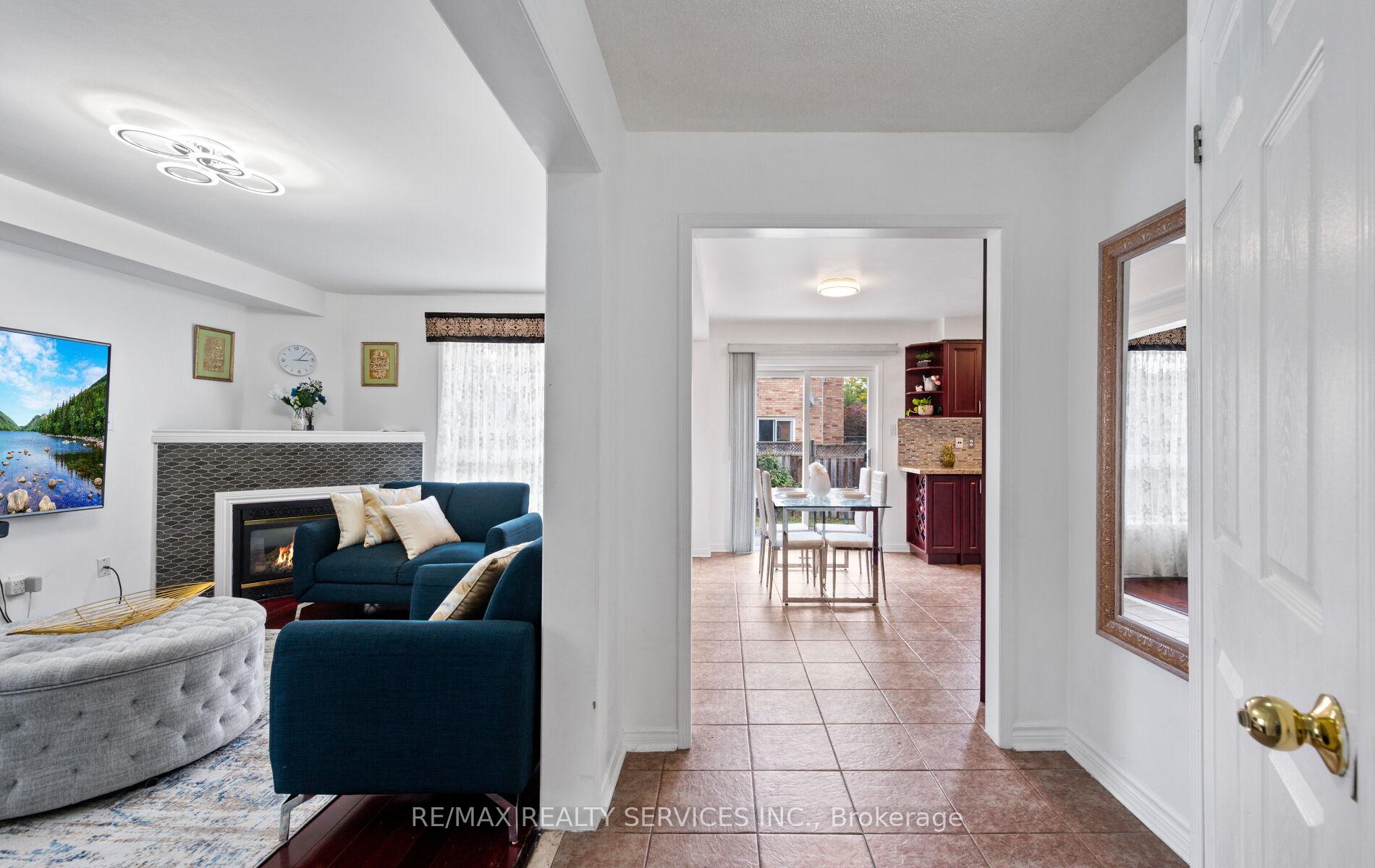 Photo 11 of 87 Queen Mary Drive, Brampton, Fletcher's Meadow — HOMEH