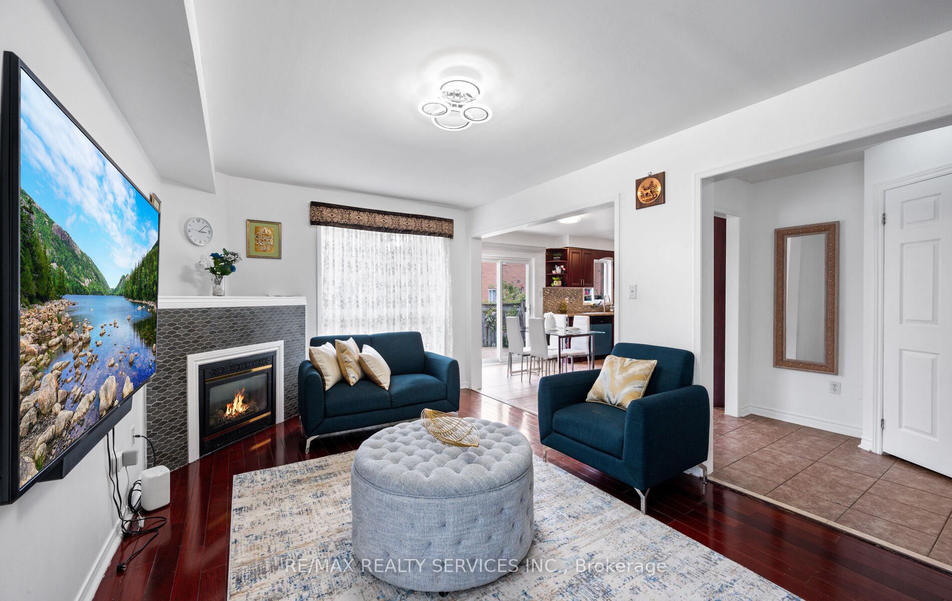 Photo 12 of 87 Queen Mary Drive, Brampton, Fletcher's Meadow — HOMEH