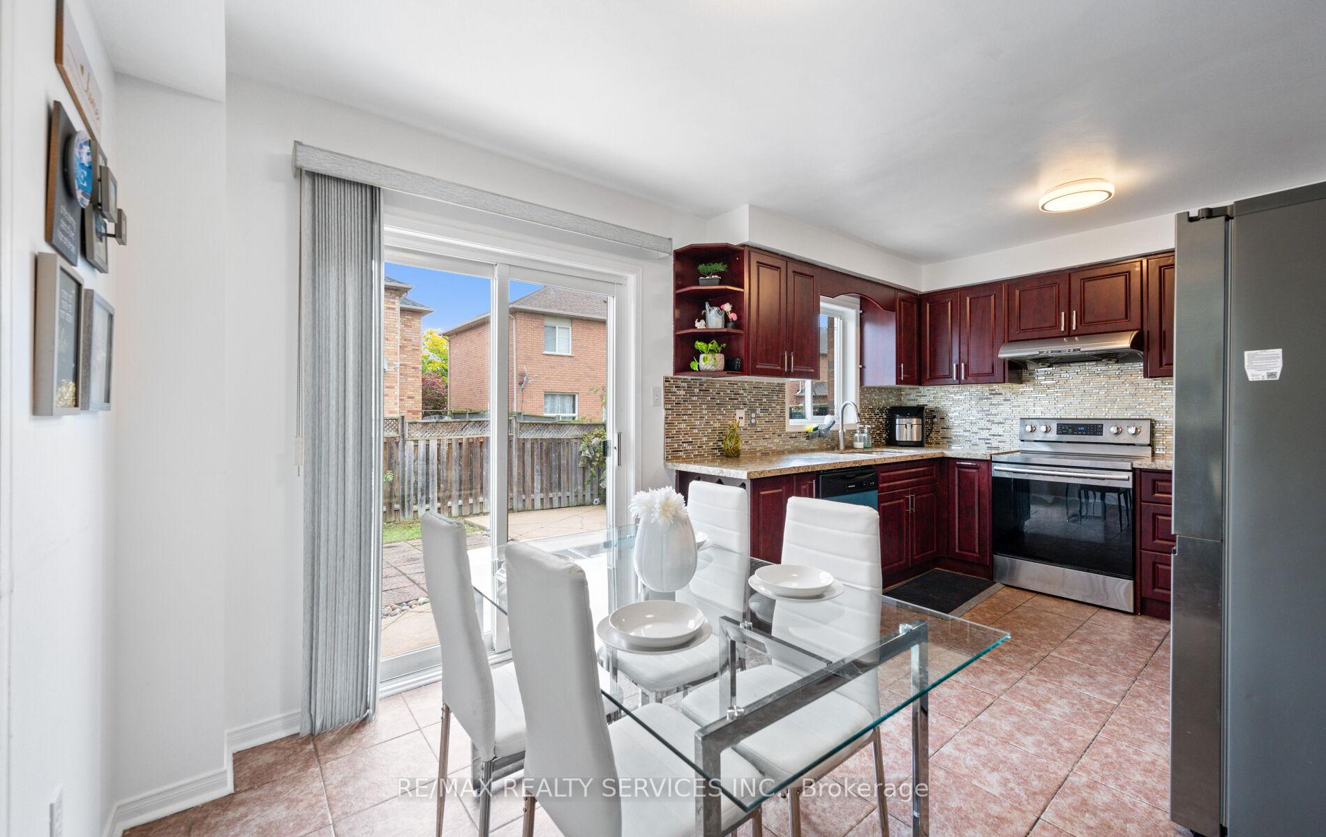 Photo 16 of 87 Queen Mary Drive, Brampton, Fletcher's Meadow — HOMEH