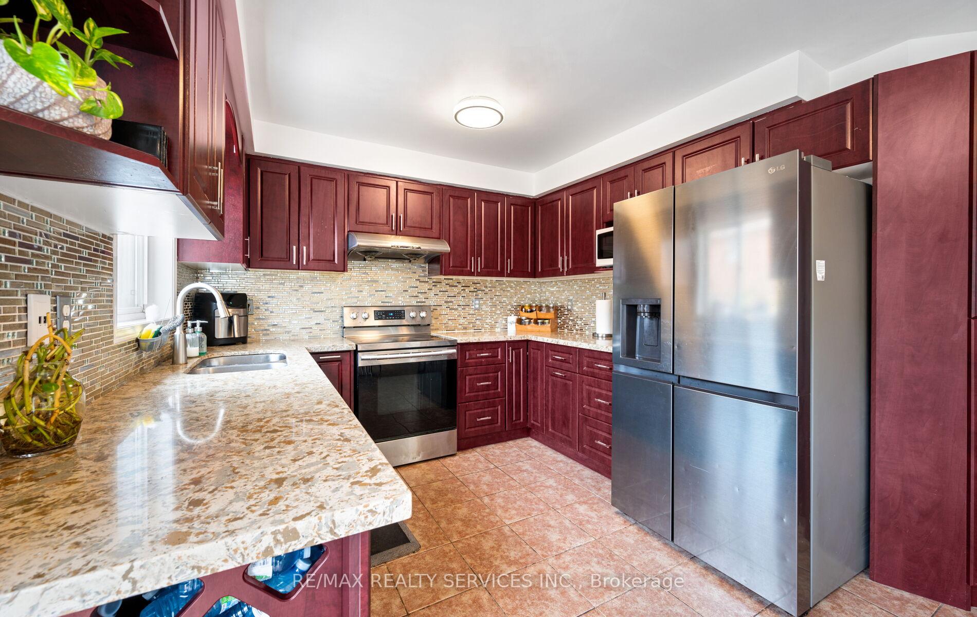 Photo 18 of 87 Queen Mary Drive, Brampton, Fletcher's Meadow — HOMEH