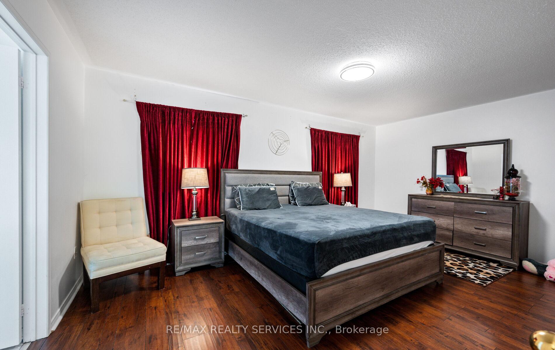Photo 21 of 87 Queen Mary Drive, Brampton, Fletcher's Meadow — HOMEH