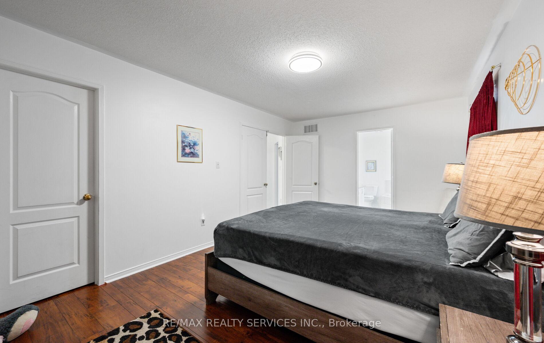 Photo 22 of 87 Queen Mary Drive, Brampton, Fletcher's Meadow — HOMEH
