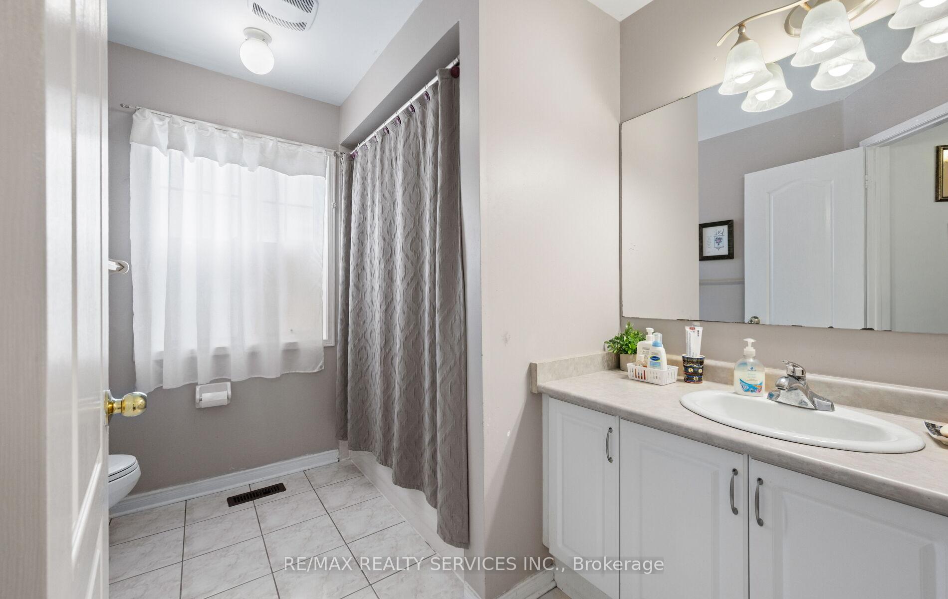 Photo 26 of 87 Queen Mary Drive, Brampton, Fletcher's Meadow — HOMEH