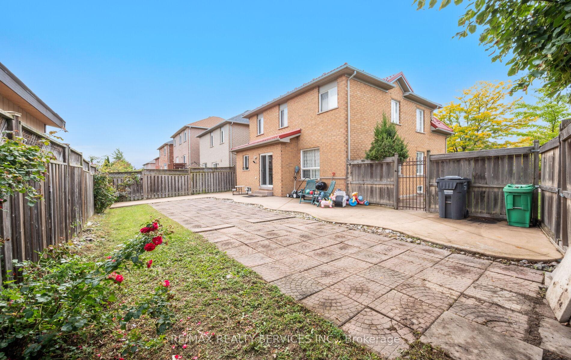 Photo 27 of 87 Queen Mary Drive, Brampton, Fletcher's Meadow — HOMEH