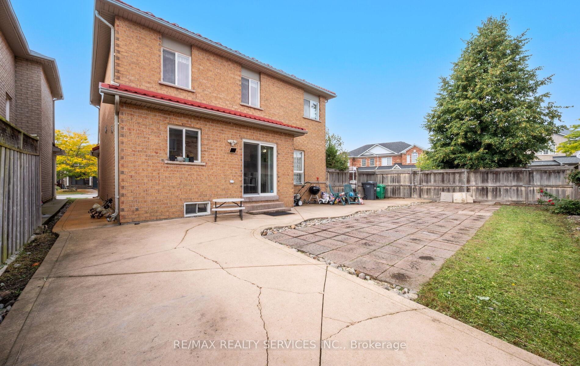 Photo 28 of 87 Queen Mary Drive, Brampton, Fletcher's Meadow — HOMEH