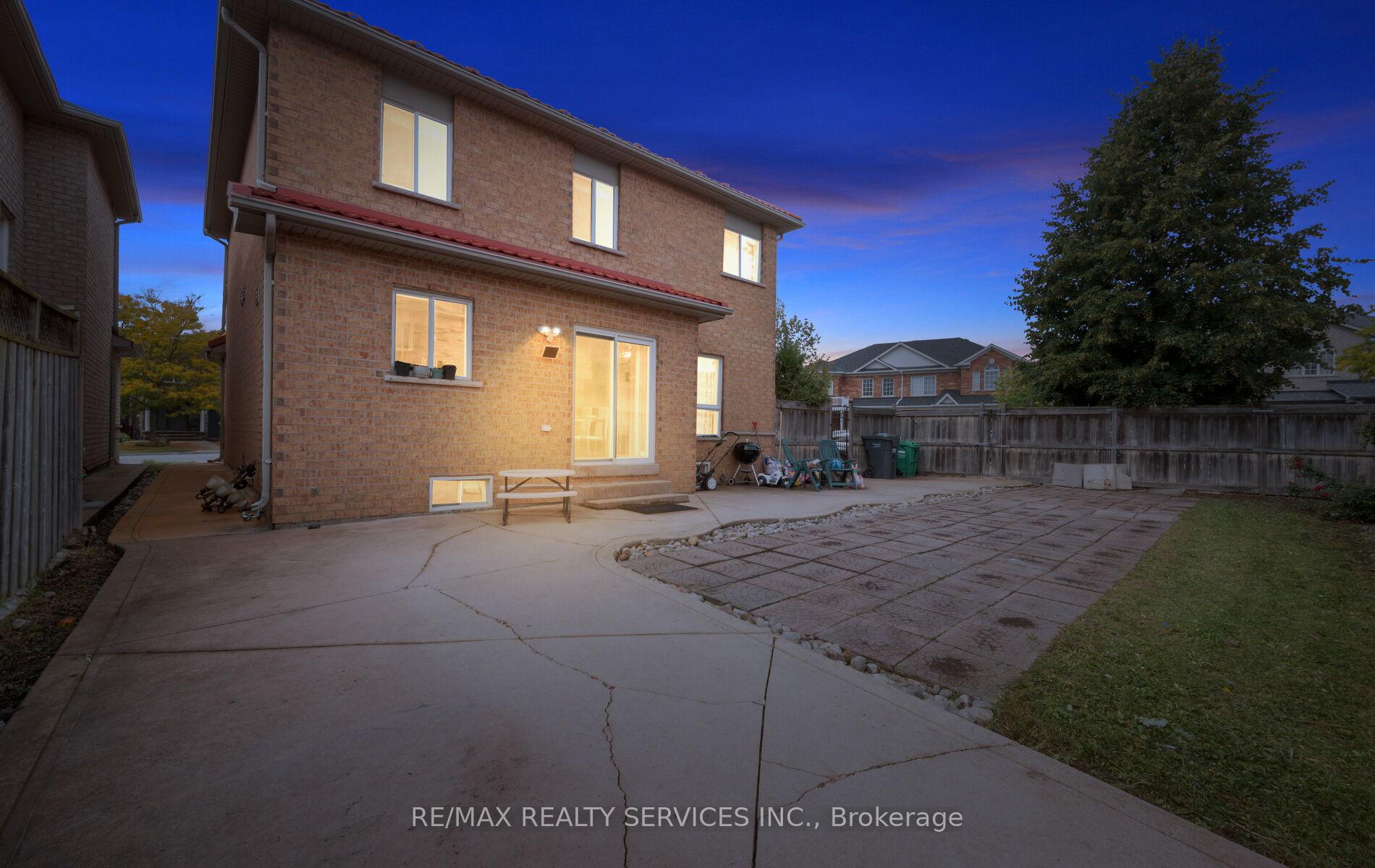 Photo 29 of 87 Queen Mary Drive, Brampton, Fletcher's Meadow — HOMEH