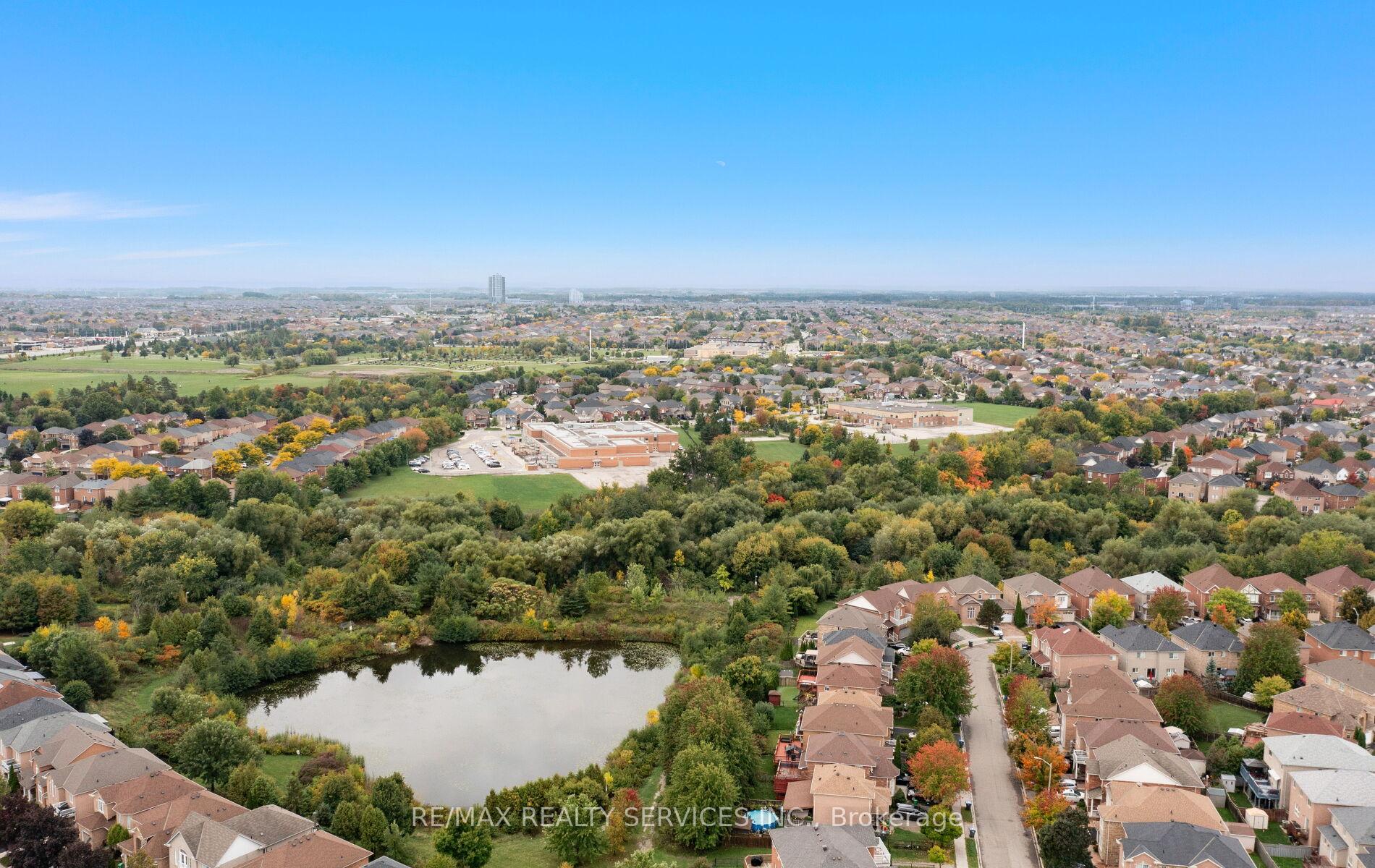 Photo 38 of 87 Queen Mary Drive, Brampton, Fletcher's Meadow — HOMEH