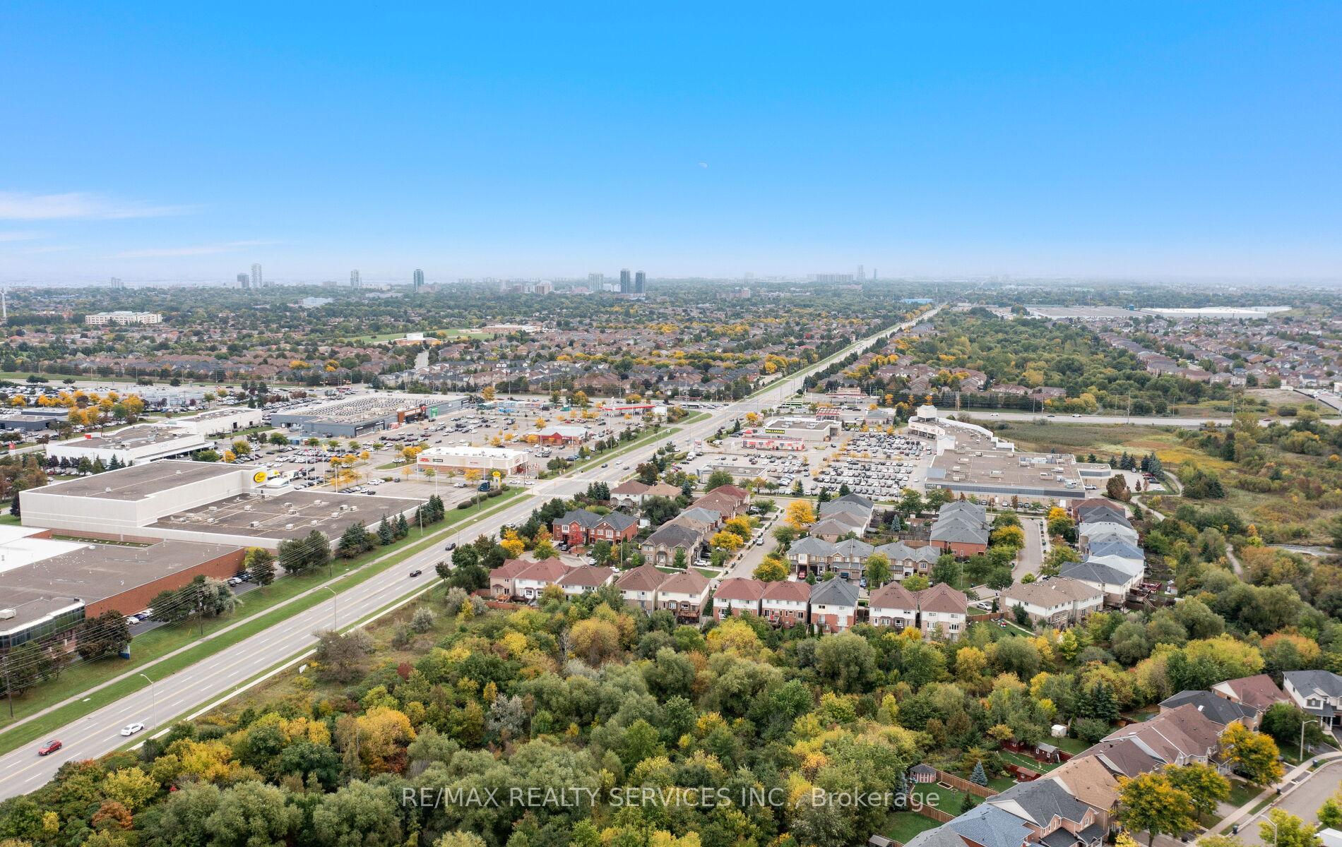 Photo 39 of 87 Queen Mary Drive, Brampton, Fletcher's Meadow — HOMEH