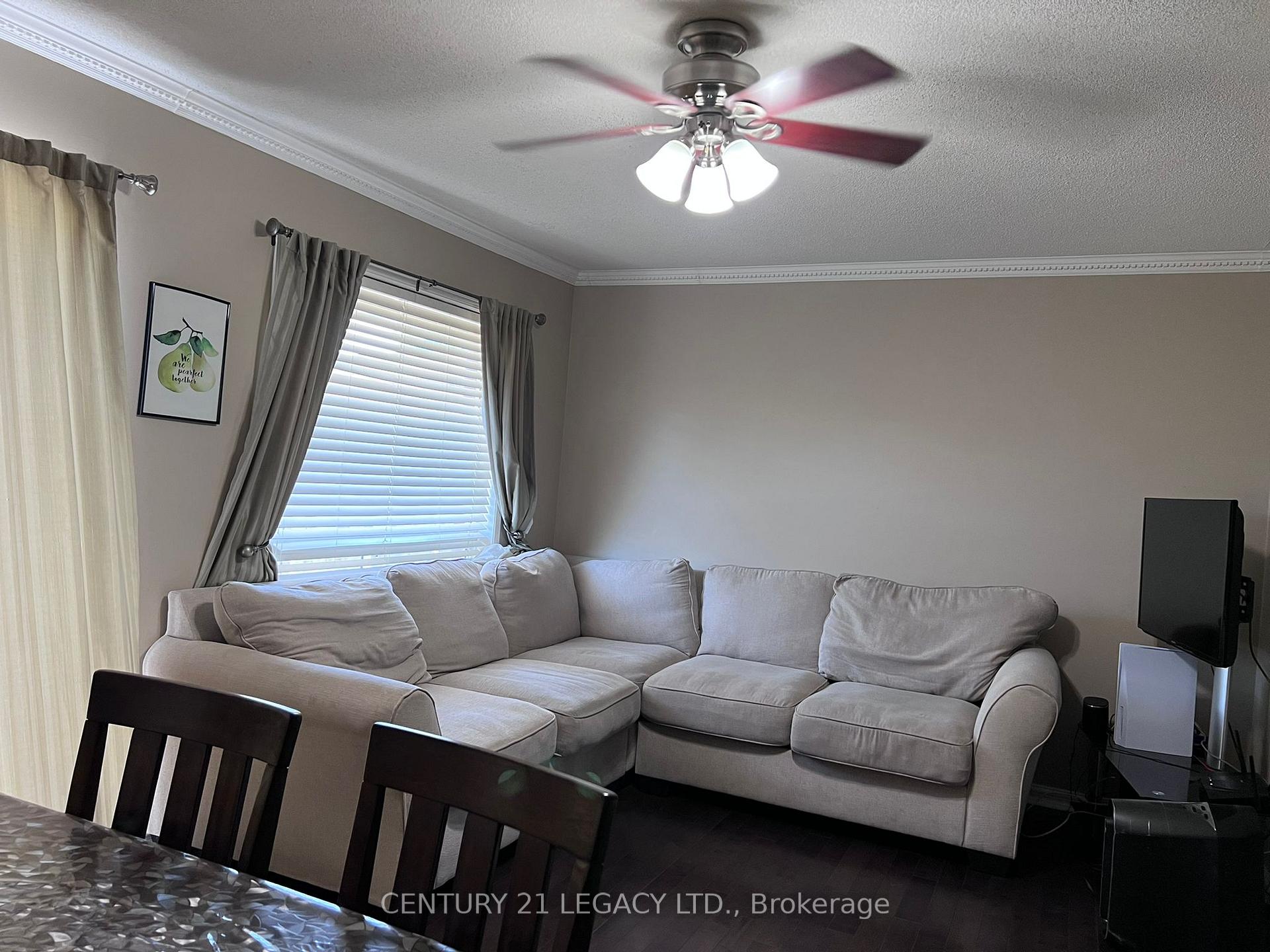Photo 3 of 41 Melissa Court, Brampton, Fletcher's Meadow — HOMEH