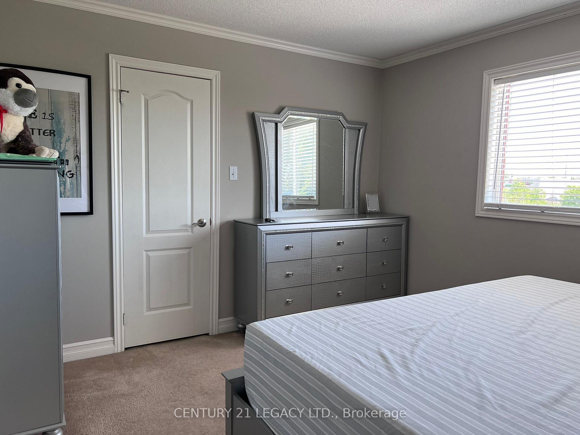 Photo 4 of 41 Melissa Court, Brampton, Fletcher's Meadow — HOMEH