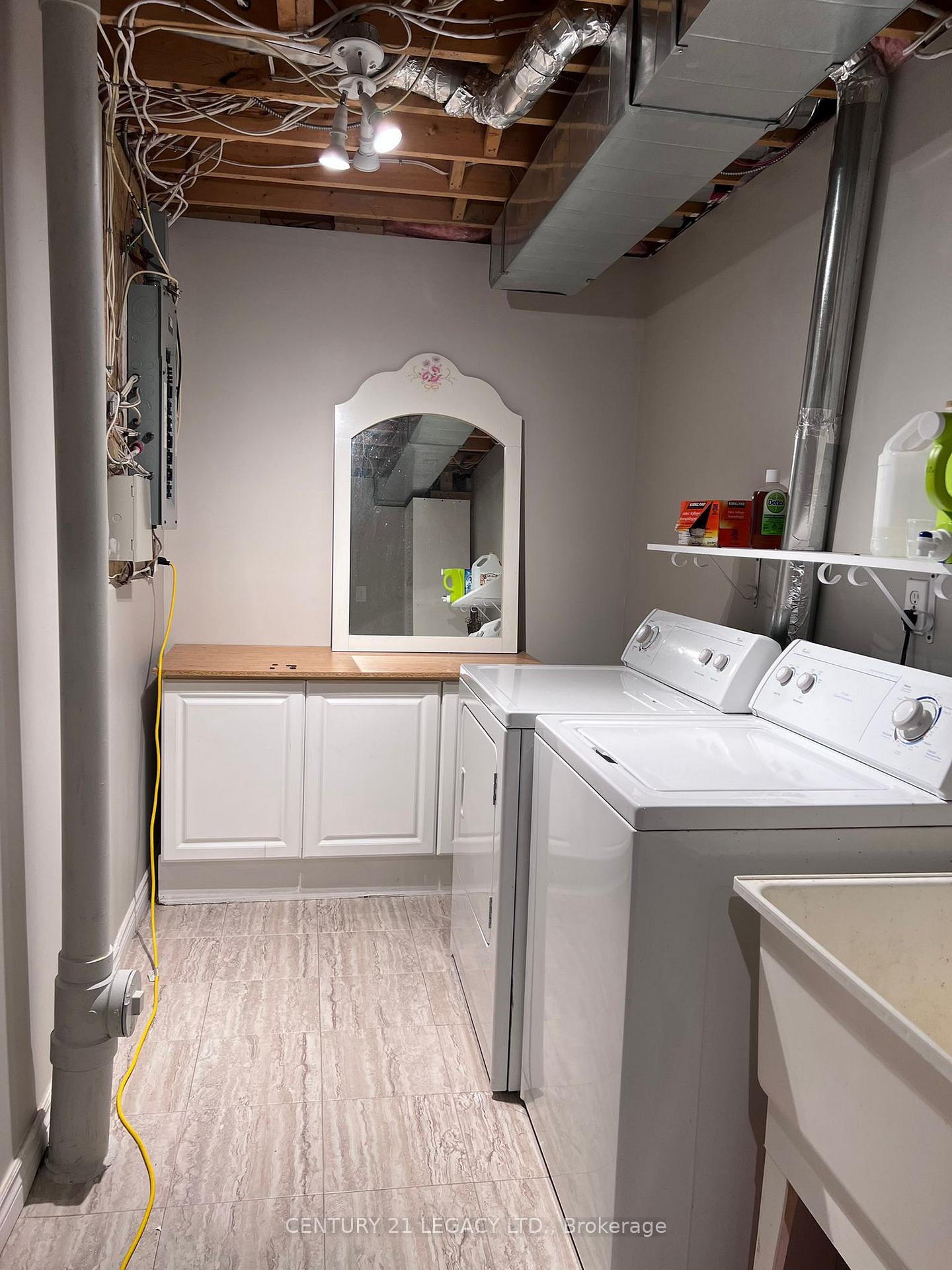 Photo 5 of 41 Melissa Court, Brampton, Fletcher's Meadow — HOMEH