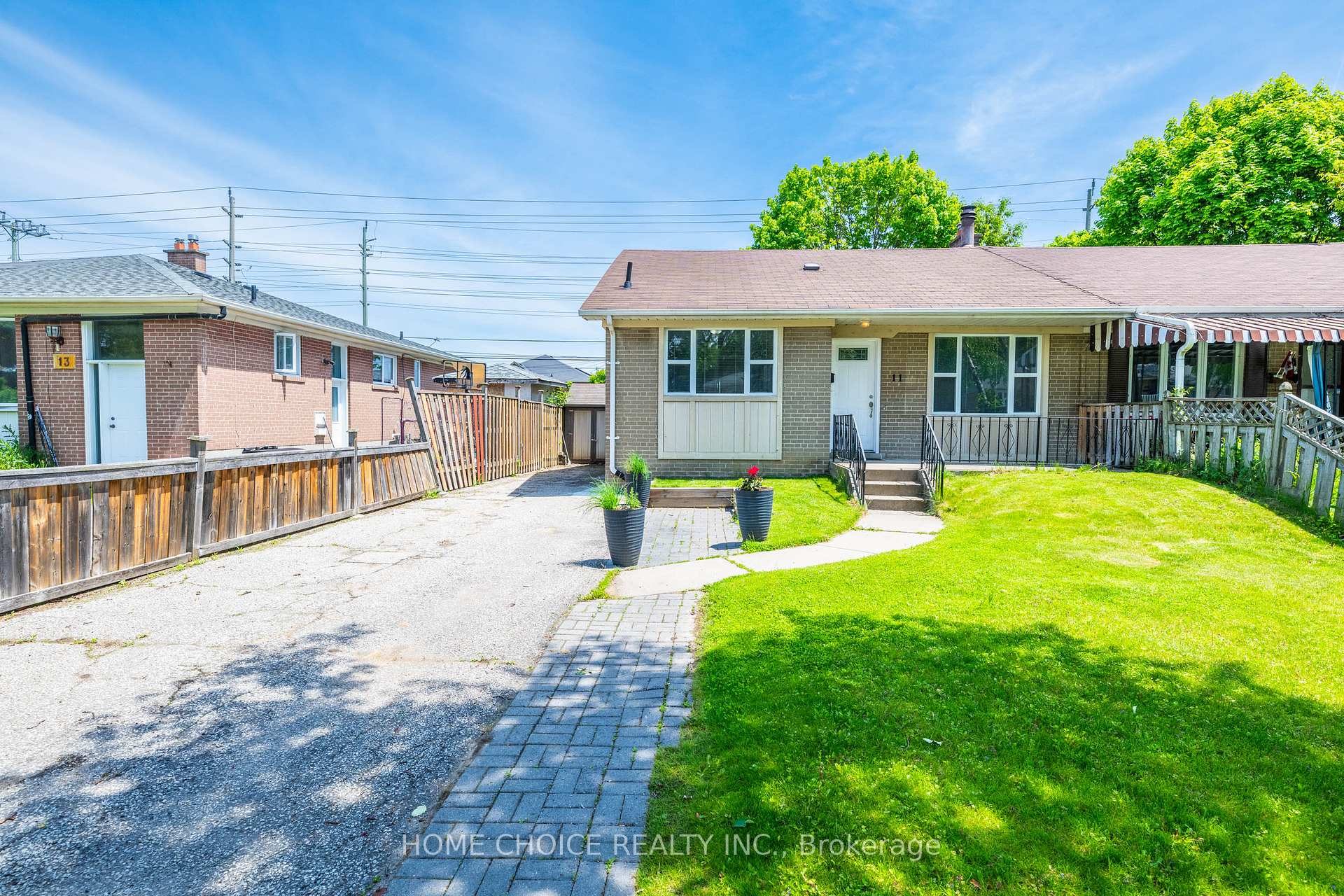 Photo 2 of 11 Thorncroft Crescent, Ajax, South East — HOMEH