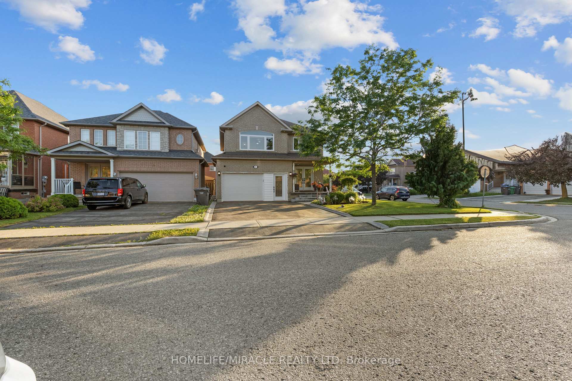 Photo 12 of 44 Newark Way, Brampton, Fletcher's Meadow — HOMEH