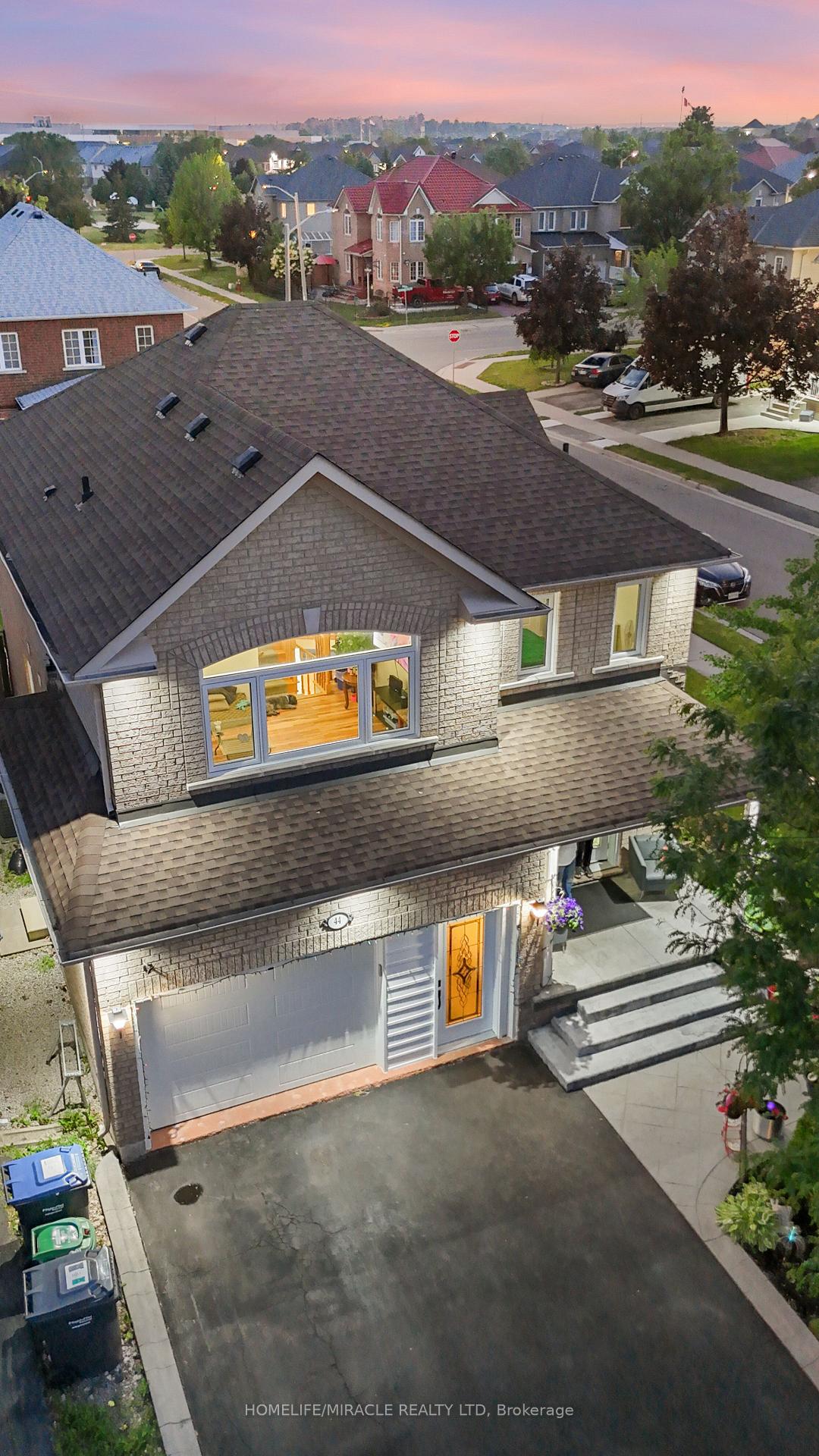 Photo 18 of 44 Newark Way, Brampton, Fletcher's Meadow — HOMEH