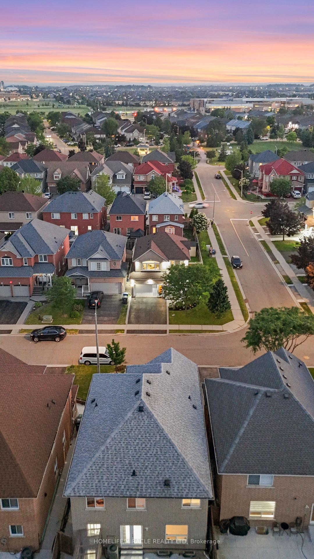 Photo 22 of 44 Newark Way, Brampton, Fletcher's Meadow — HOMEH