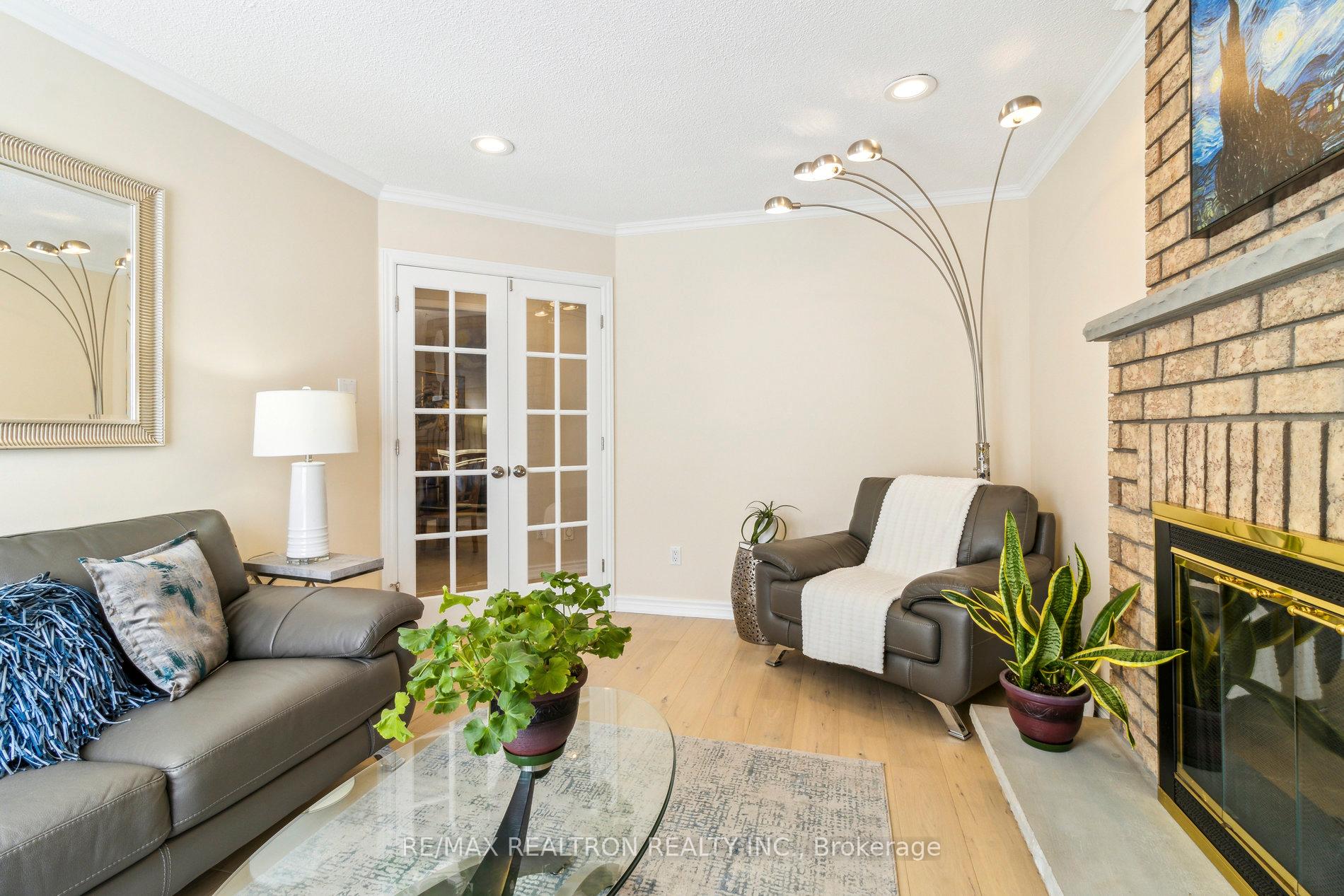 Photo 5 of 24 Venice Crescent, Vaughan, Beverley Glen — HOMEH