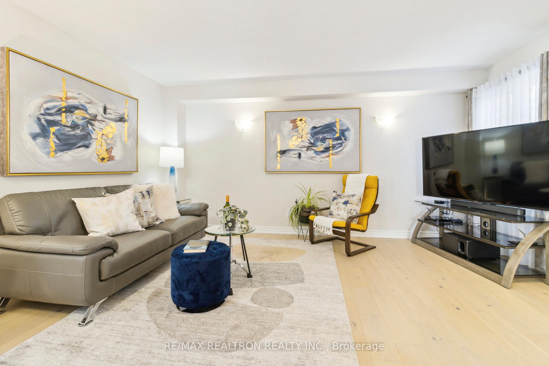 Photo 8 of 24 Venice Crescent, Vaughan, Beverley Glen — HOMEH
