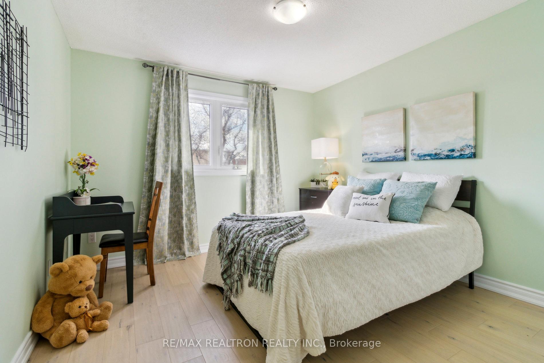 Photo 11 of 24 Venice Crescent, Vaughan, Beverley Glen — HOMEH