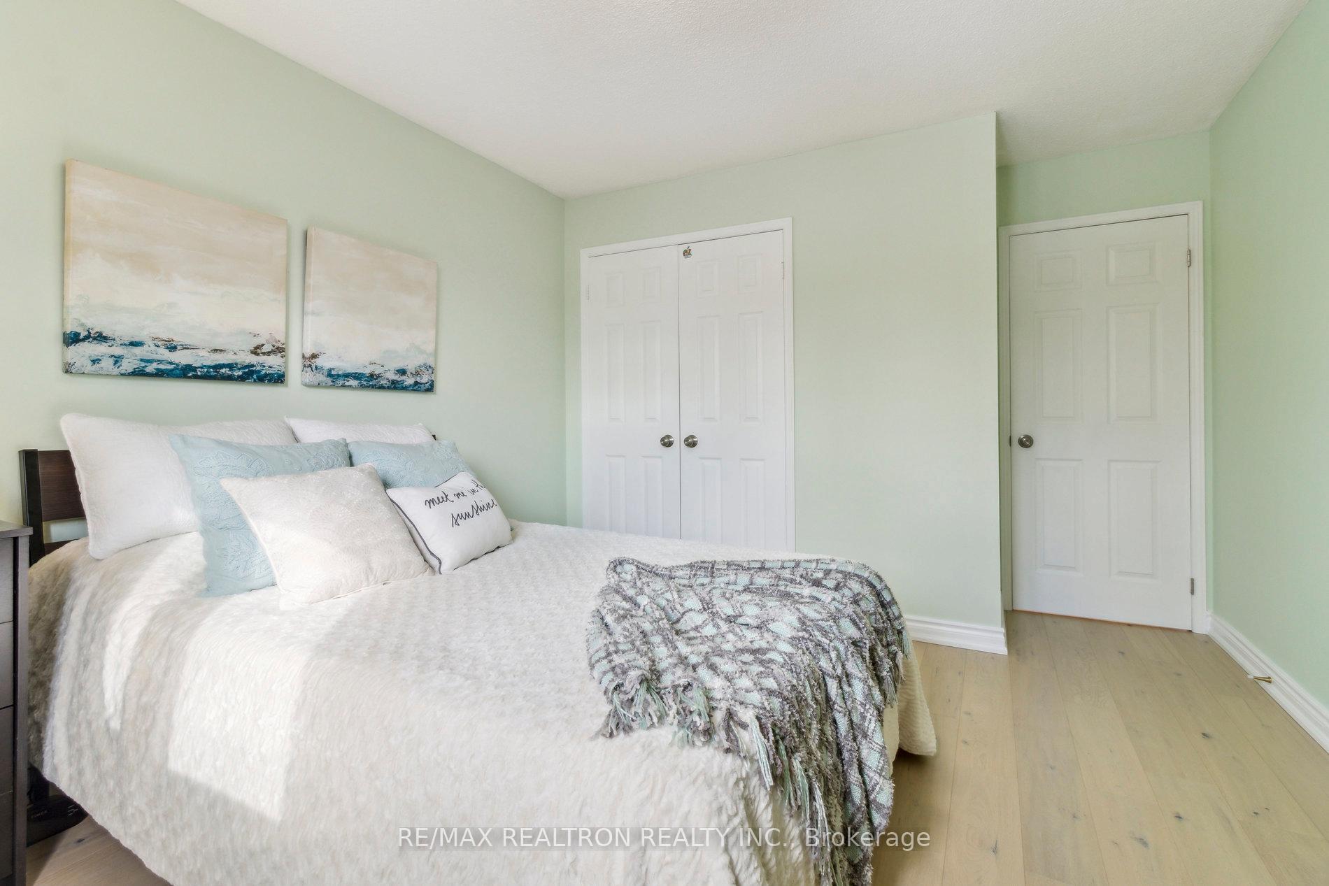 Photo 12 of 24 Venice Crescent, Vaughan, Beverley Glen — HOMEH