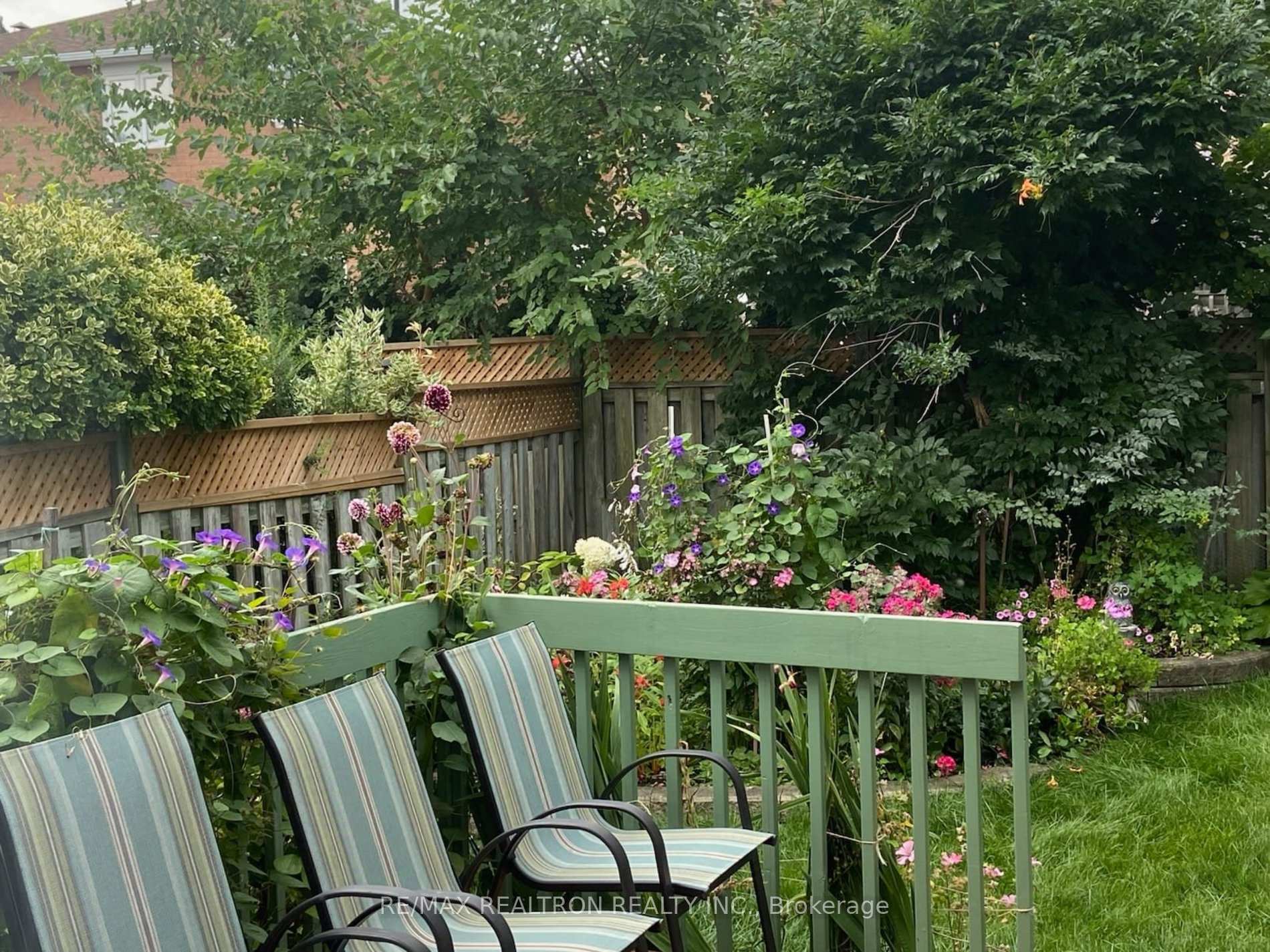 Photo 22 of 24 Venice Crescent, Vaughan, Beverley Glen — HOMEH