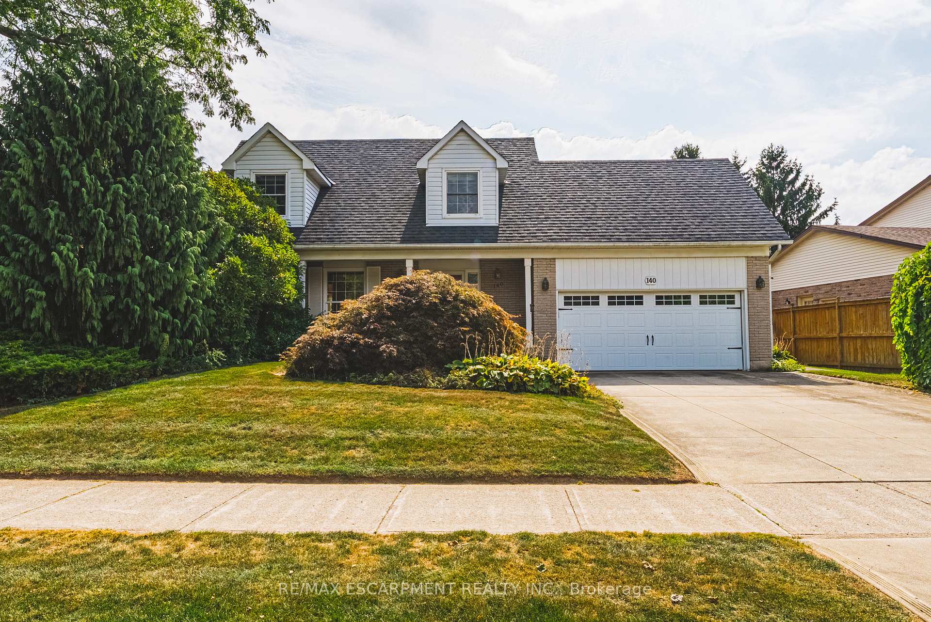 Photo 2 of 140 Amberly Boulevard, Hamilton, Ancaster — HOMEH