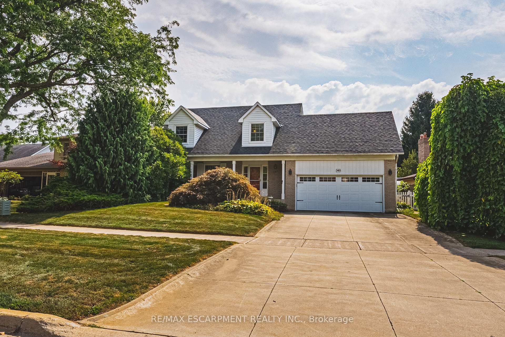 Photo 4 of 140 Amberly Boulevard, Hamilton, Ancaster — HOMEH