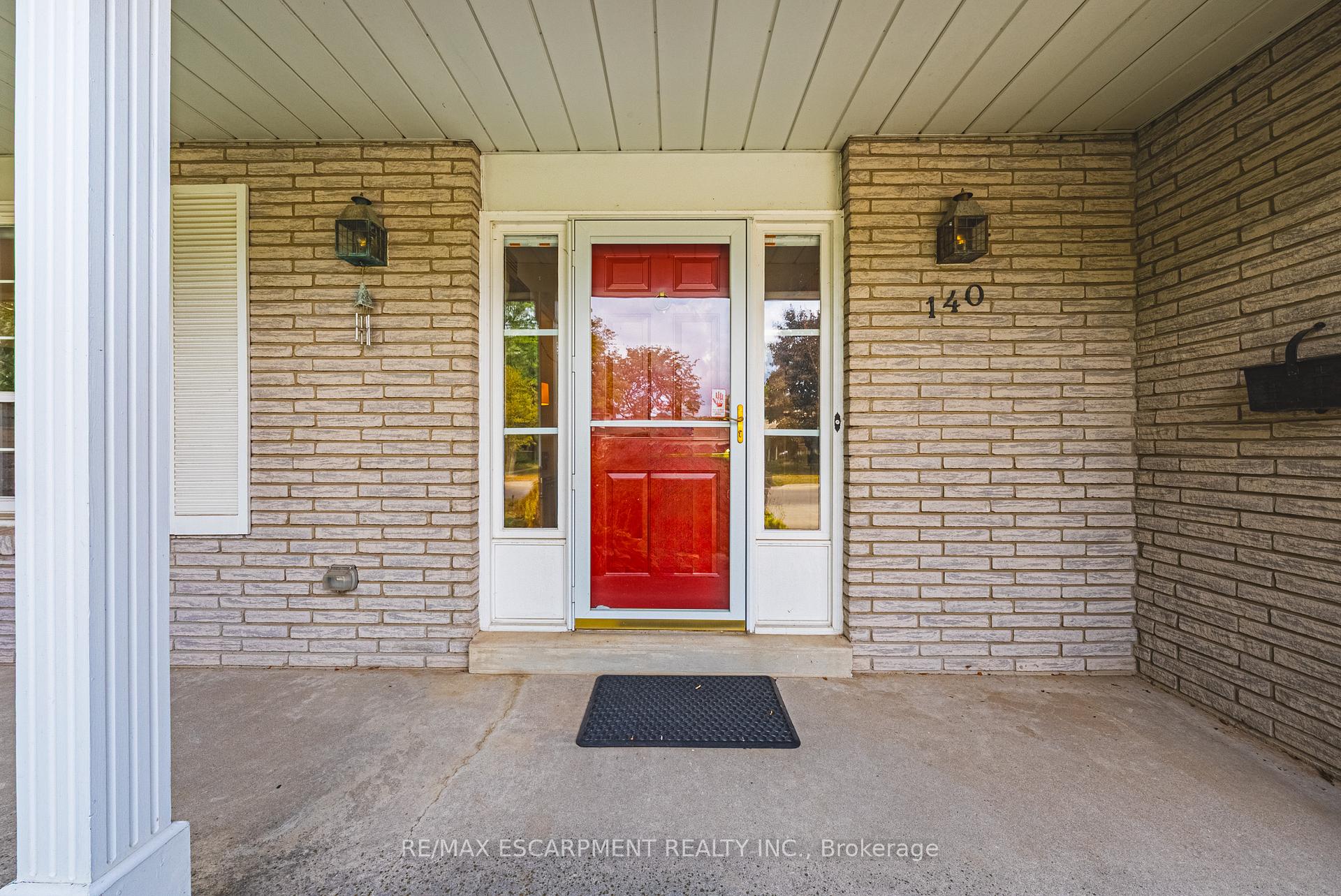 Photo 5 of 140 Amberly Boulevard, Hamilton, Ancaster — HOMEH
