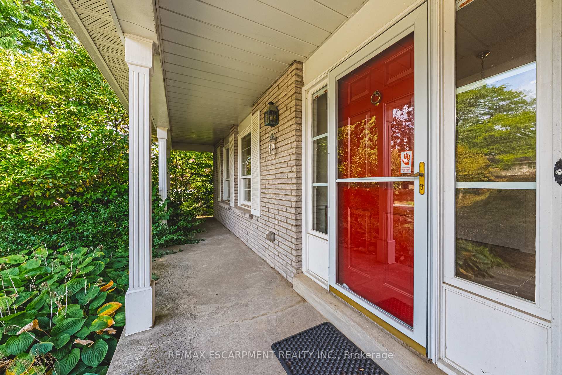 Photo 6 of 140 Amberly Boulevard, Hamilton, Ancaster — HOMEH
